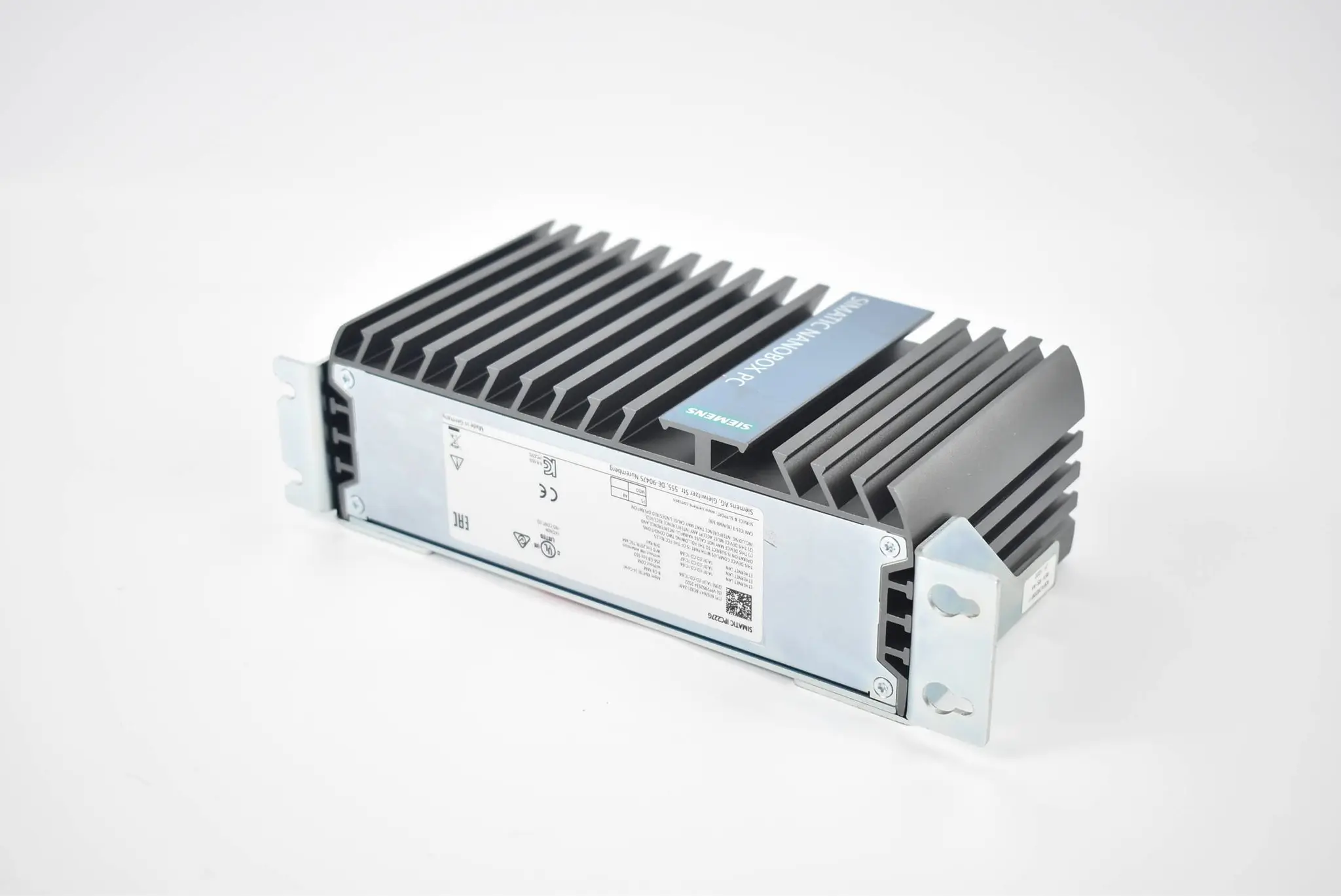 Produktfoto 1 von Siemens simatic IPC227G Nanobox PC 6ES7 647-8CB21-2AB1 ( 6ES7647-8CB21-2AB1 )