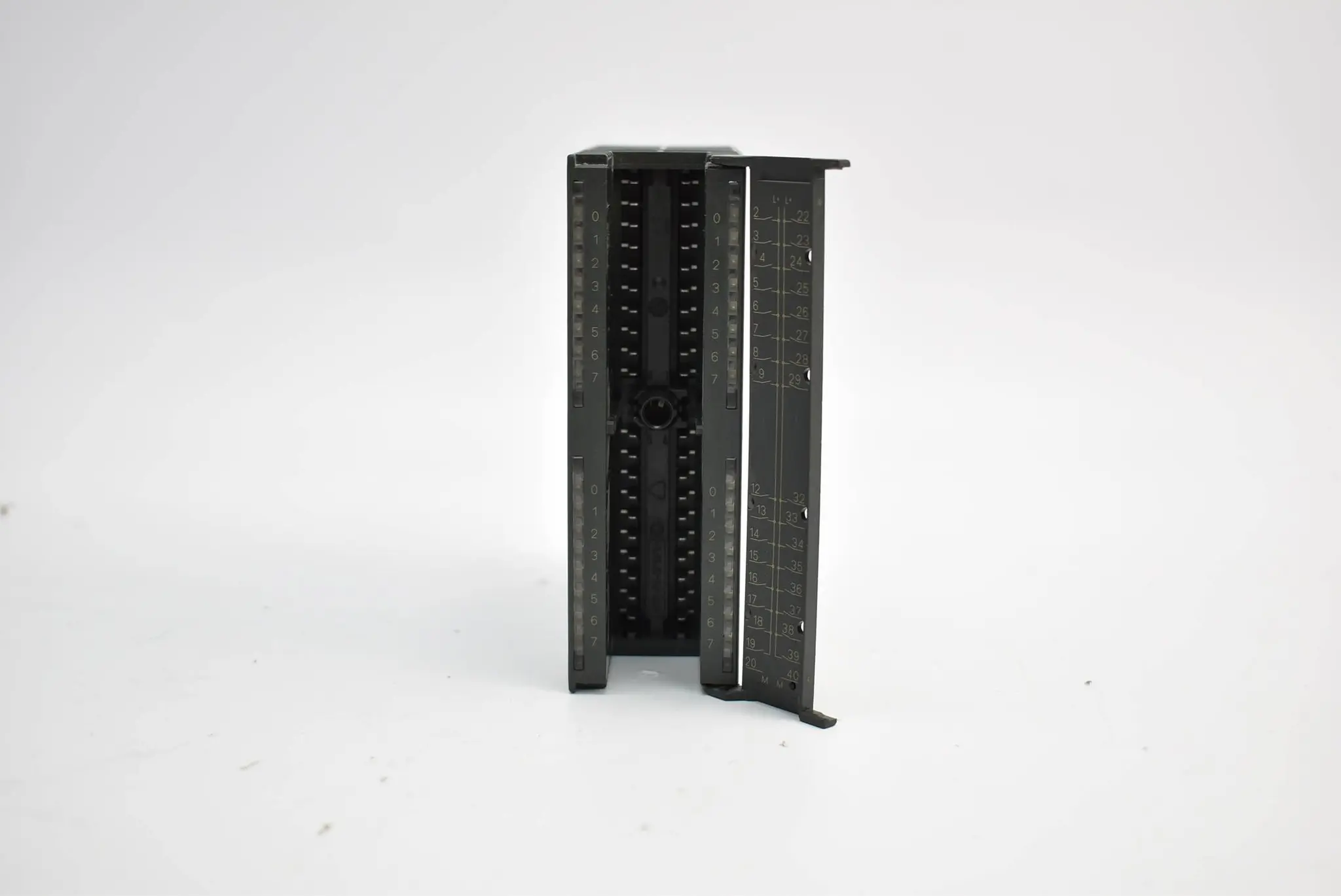 Produktfoto 1 von Siemens Simatic S7-300 Digital 6ES7321-1BL00-0AA0 ( 6ES7 321-1BL00-0AA0 )