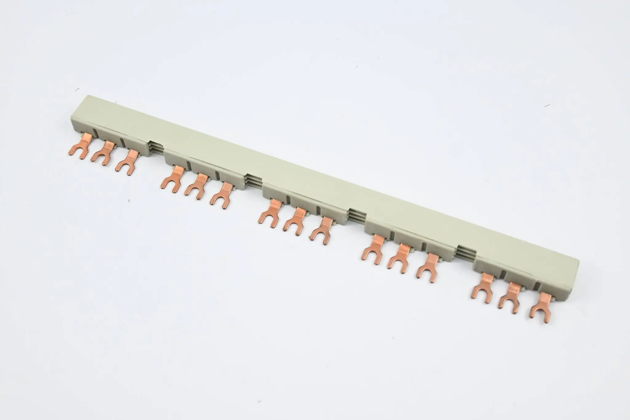 Produktfoto 1 von Siemens 3 Phasen Sammelschienen 3VU9135-1AB05 ( 3VU9 135-1AB05 ) 5 Stück