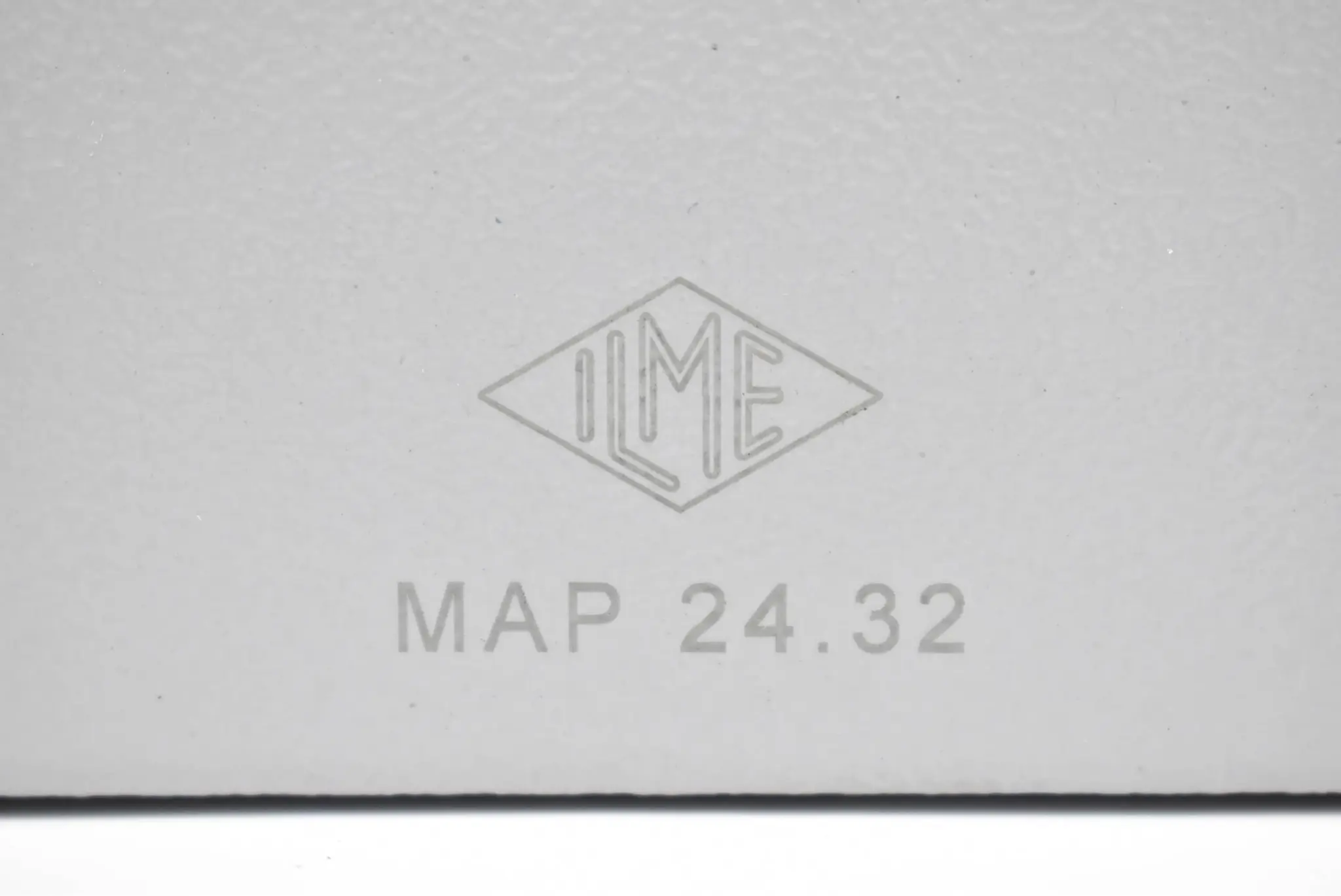Produktfoto 1 von Ilme Sockelgehäuse MAP24.32 ( MAP 24.32 ) + Buchseneinsatz CNEF24T ( CNEF 24 T )