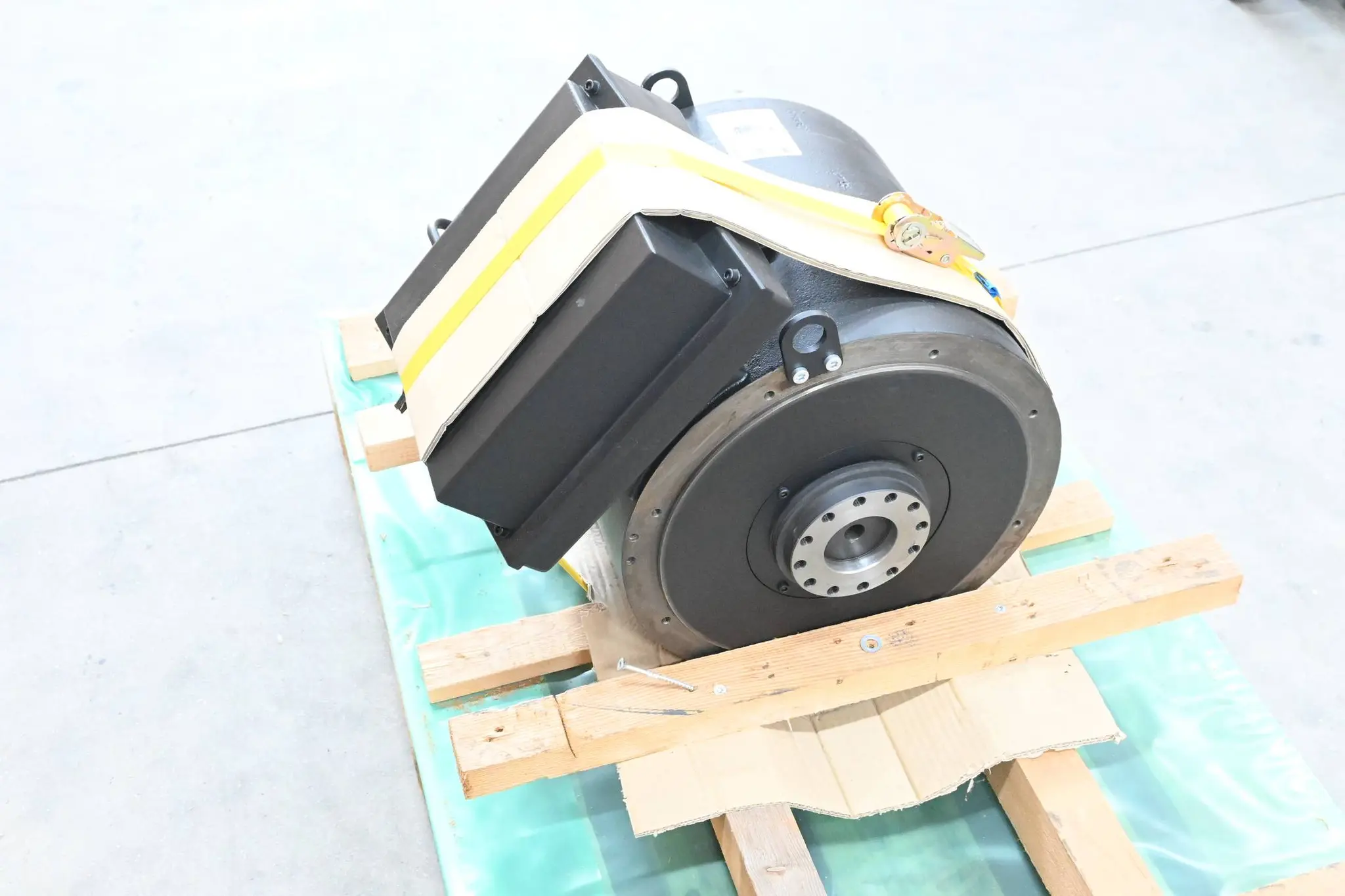 Produktfoto 1 von Oswald Synchronus Motor TF20.35-16B4-600Nm-S1 ( 8113-000004 ) 75kW / 600Nm