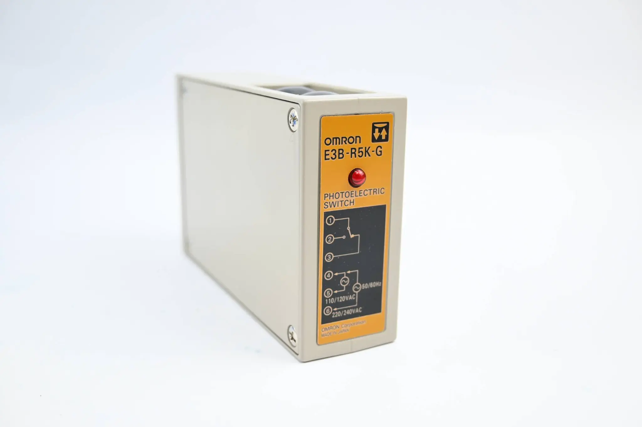 Produktfoto 1 von Omron Photoelectric Switch 110/120/220/240 VAC ( E3B-R5K-G )