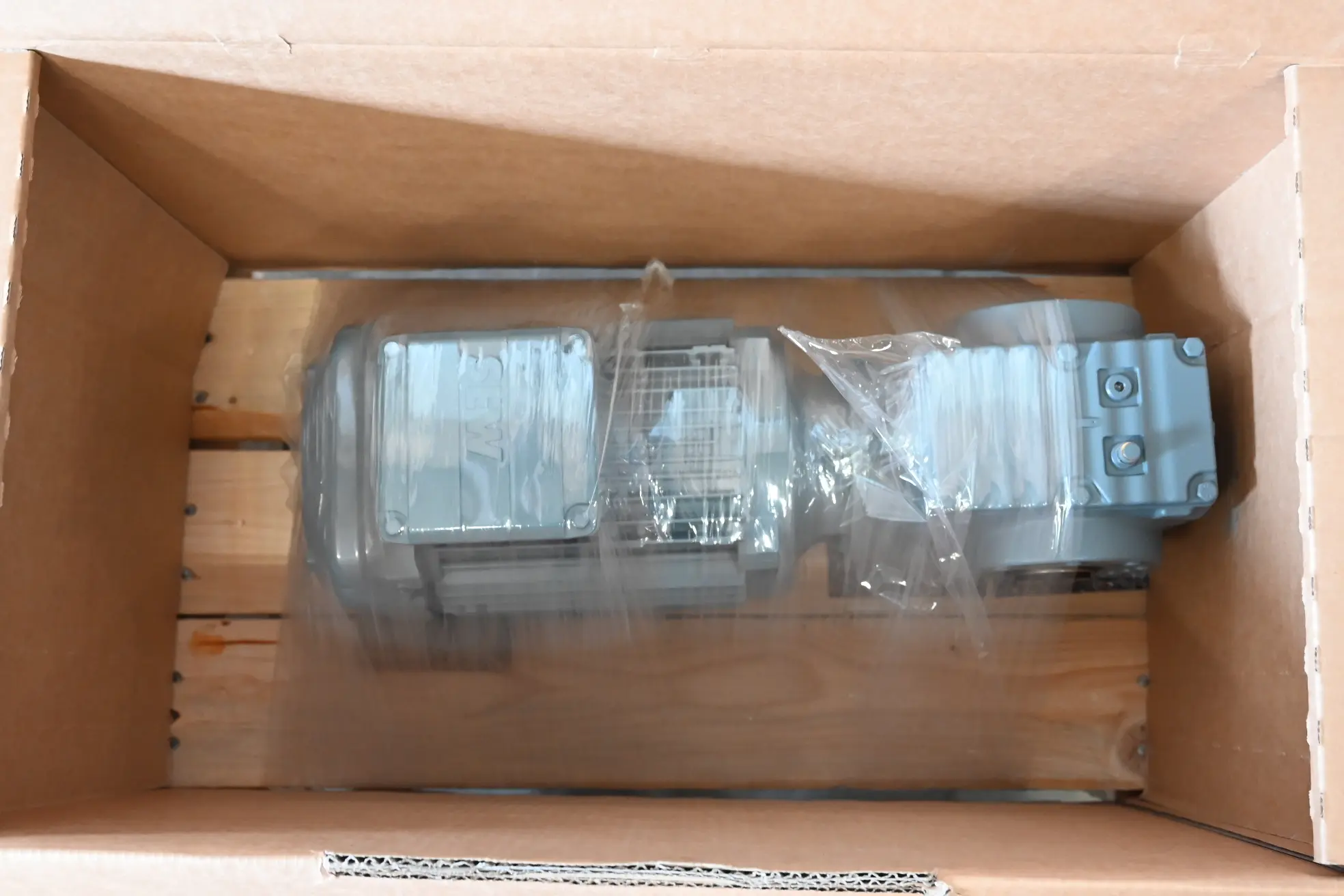 Produktfoto 1 von SEW-Eurodrive Getriebemotor SA57 DRN90L4 ( SA57DRN90L4 )