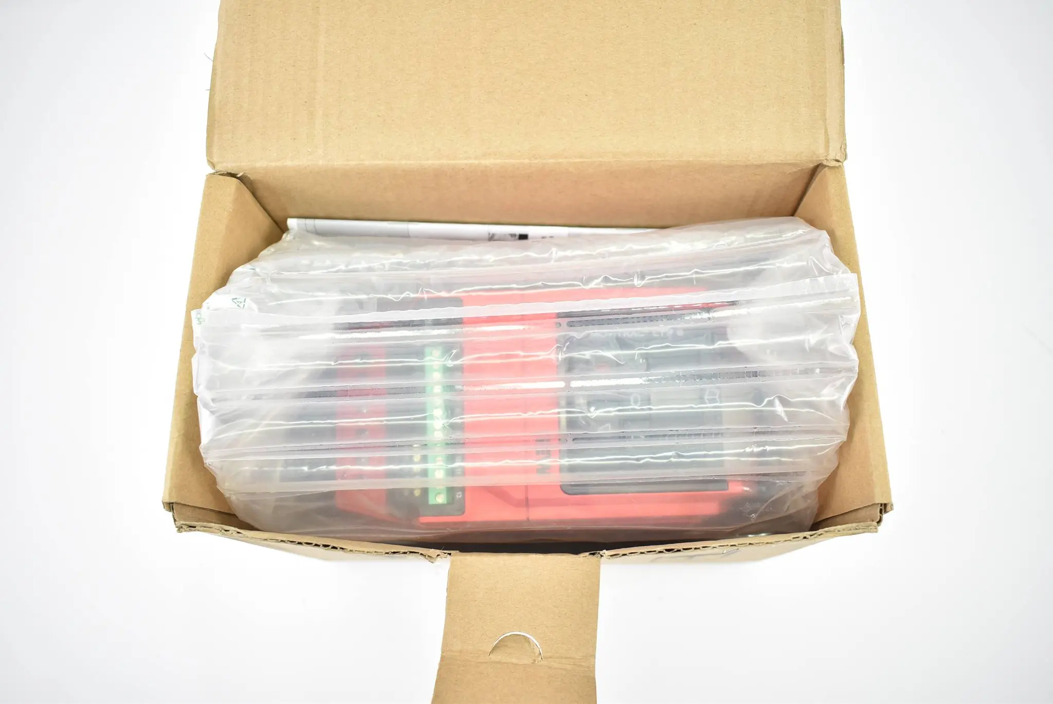 Produktfoto 1 von SEW Movitrac (380-480V, 50-60Hz, 2,2kW) LTP-B MCLTPB00225A340H ( 18258344 )