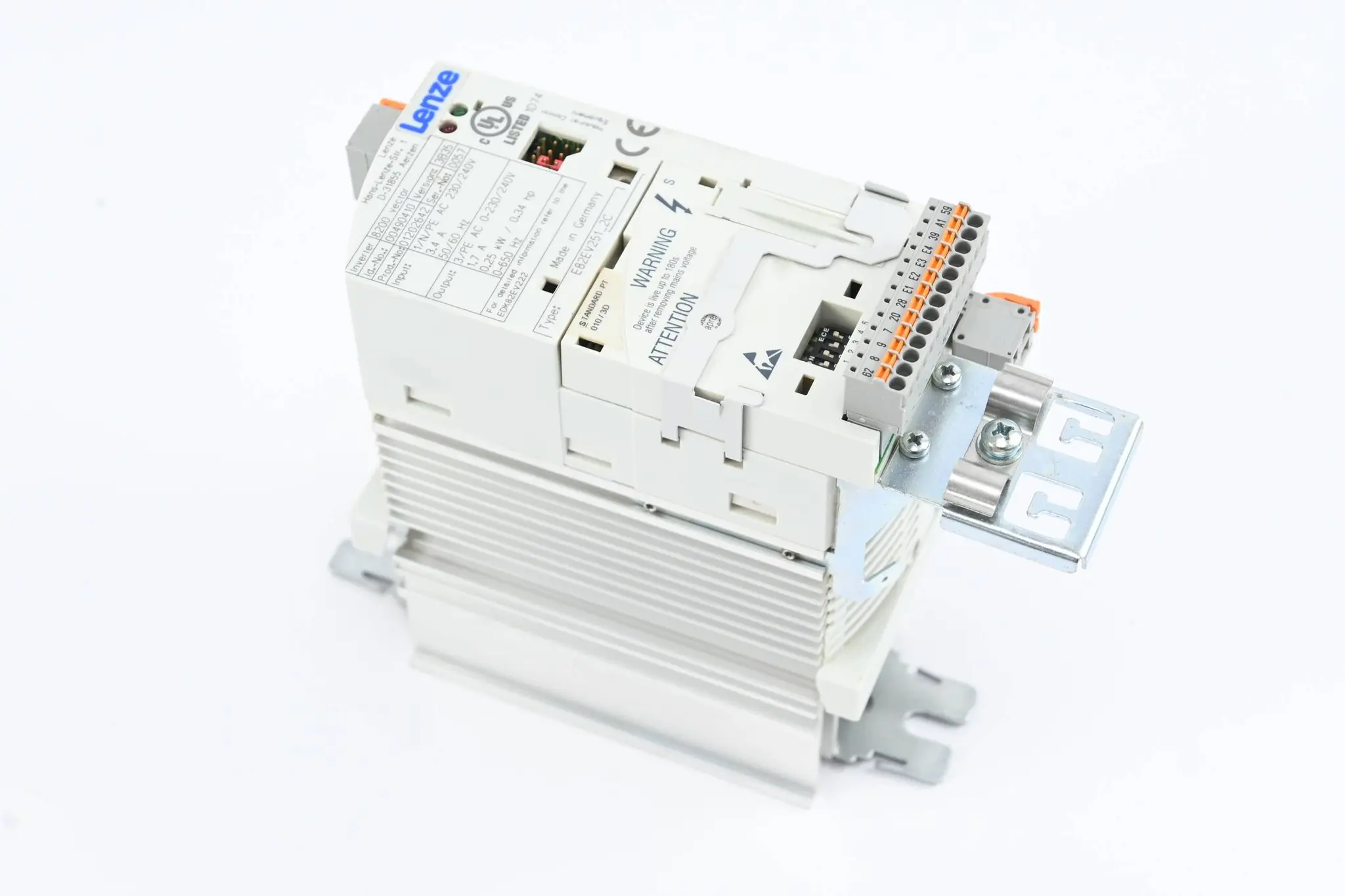 Produktfoto 1 von Lenze 8200 vector Frequenzumrichter E82EV251S2C ( 00490410 ) Ver. 3B35