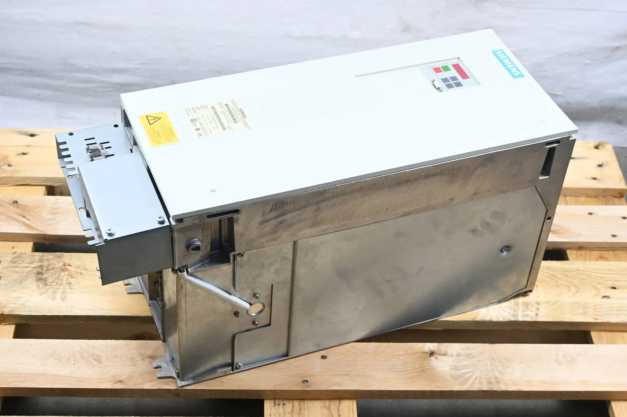 Produktfoto 1 von Siemens Simovert Wechselrichter 6SE7027-2TD71-Z ( 6SE7 027-2TD71-Z ) E-Stand: D