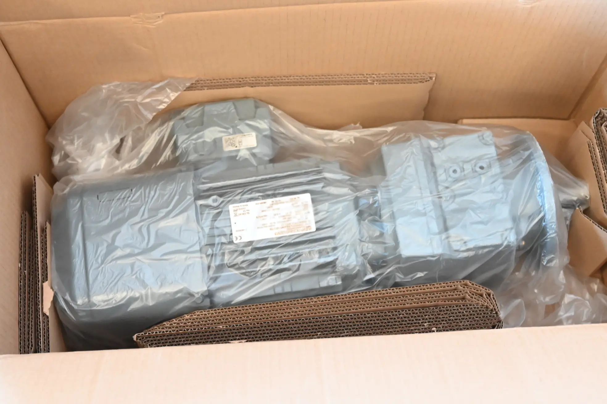 Produktfoto 1 von SEW Getriebemotor RF47 DRN90S4/BE2/MI/ISU/TH ( RF47DRN90S4/BE2/MI/ISU/TH )