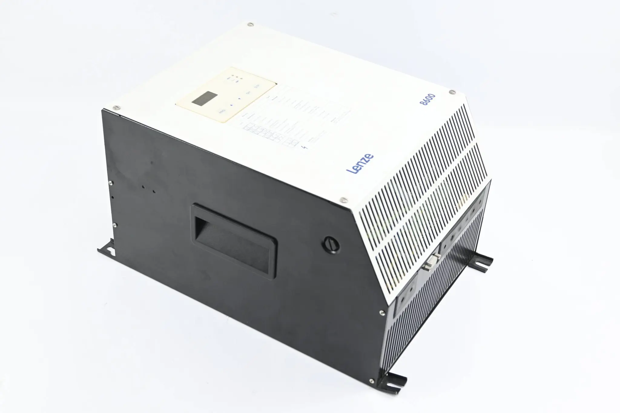 Produktfoto 1 von Lenze Frequenzumrichter 8606 E.2E.20 ( 8606E.2E.20 ) 345146