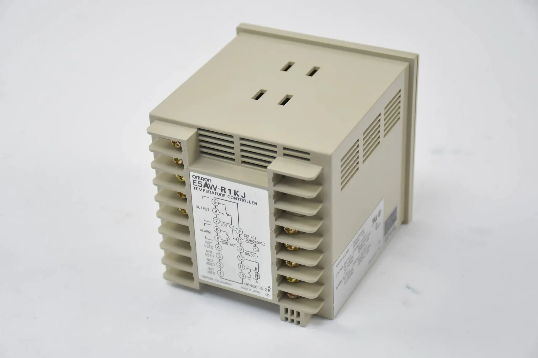 Produktfoto 1 von Omron Temperatur Controller Multi-Range 100 to 240VAC ( E5AW-R1KJ )