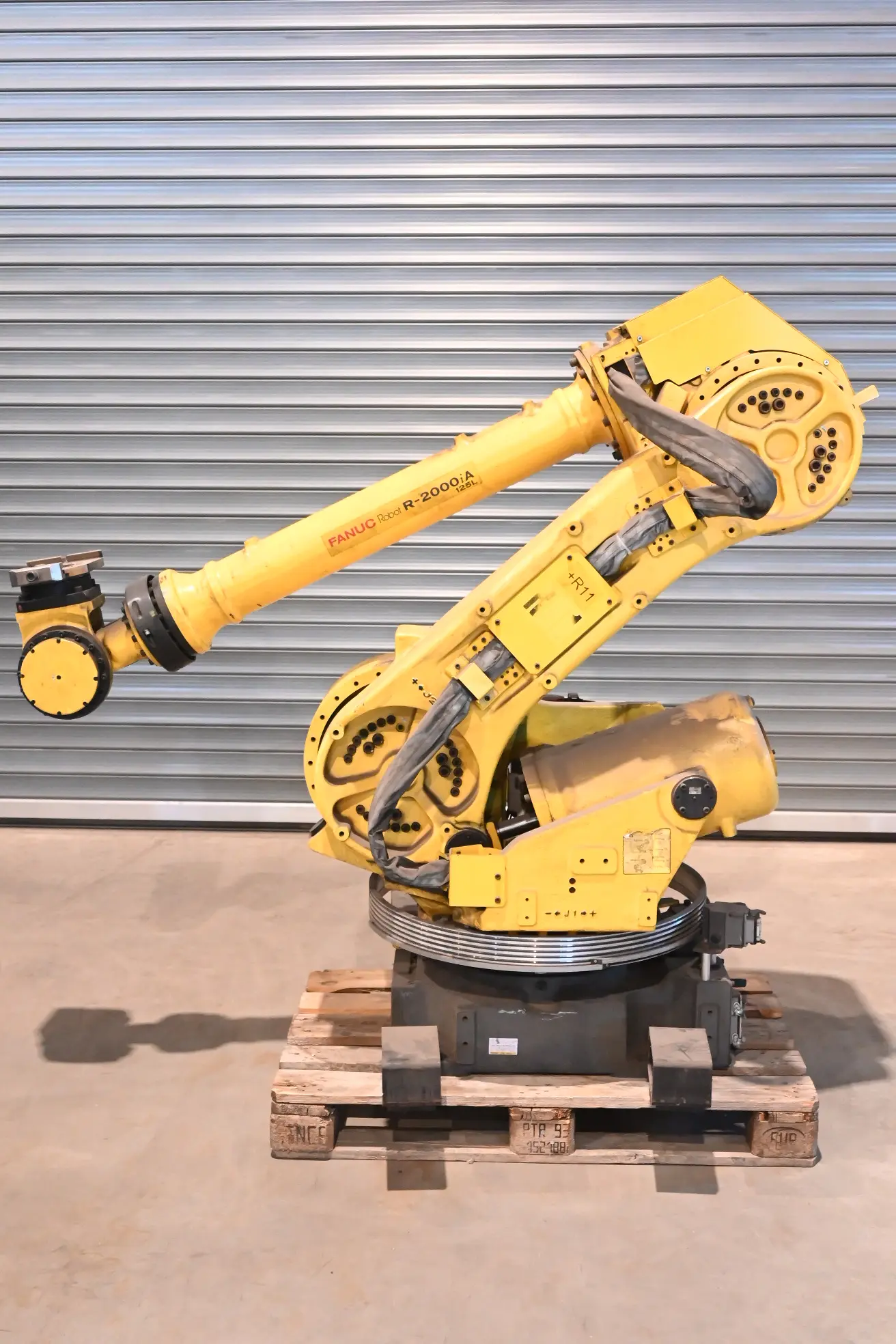 Produktfoto 1 von Fanuc Roboter R-2000iA/125L ( A05B-1324-B263 ) + R-J3iB ( A05B-2453-B252 )