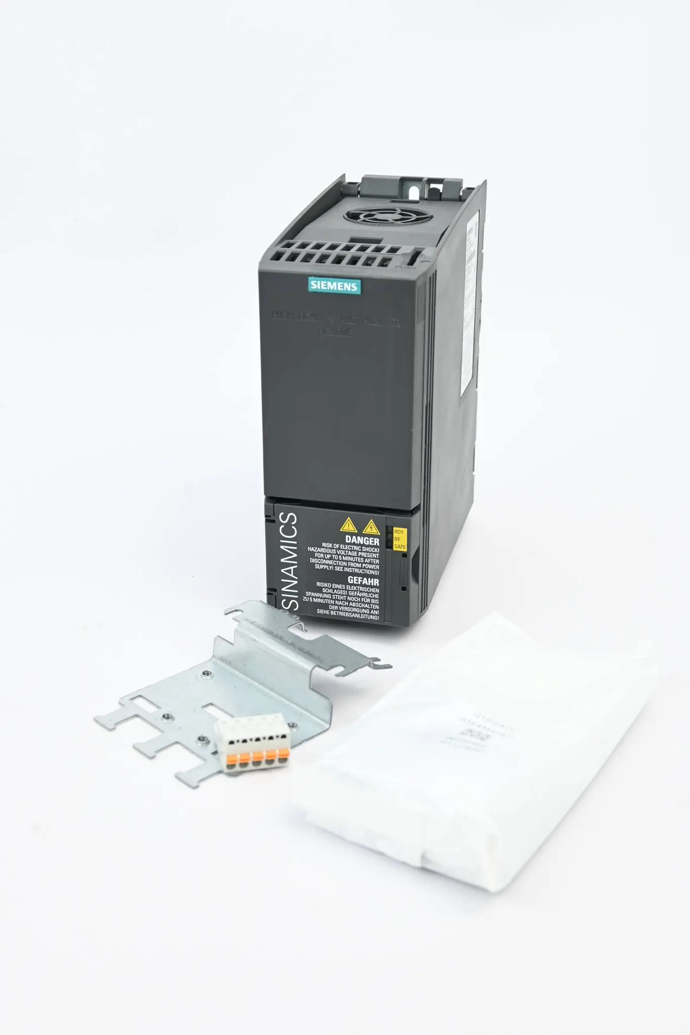 Produktfoto 1 von Siemens Frequenzumrichter G120C 6SL3210-1KE15-8UB2 ( 6SL3 210-1KE15-8UB2 ) E.04