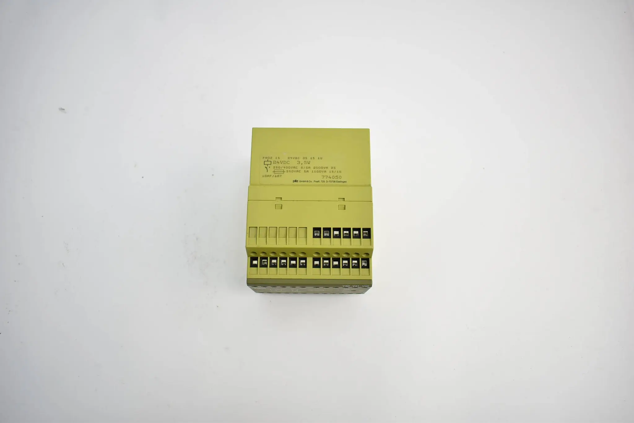 Produktfoto 1 von Pilz Sicherheitsschaltgerät PNOZ 15 24VDC 3S 1S 1Ö ( 774050 )