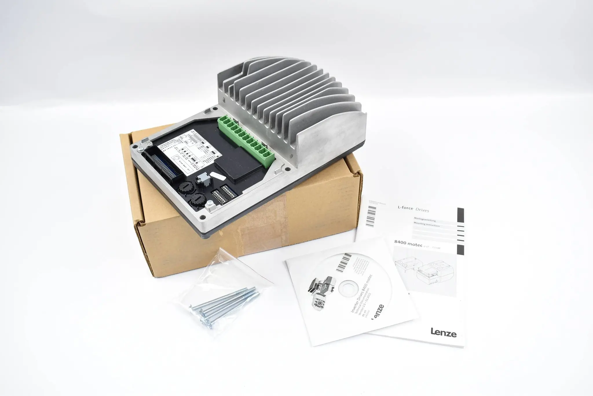 Lenze Inverter Drives 8400 motec Bausatz E84DGFCSNNP+E84DGDVB37142PS+E84DZMAWE1