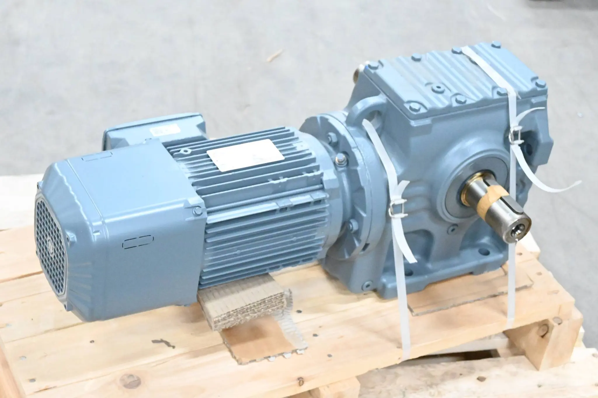 Produktfoto 1 von SEW-Eurodrive Getriebemotor S77 DRN90L4/BE2 ( S77DRN90L4/BE2 )