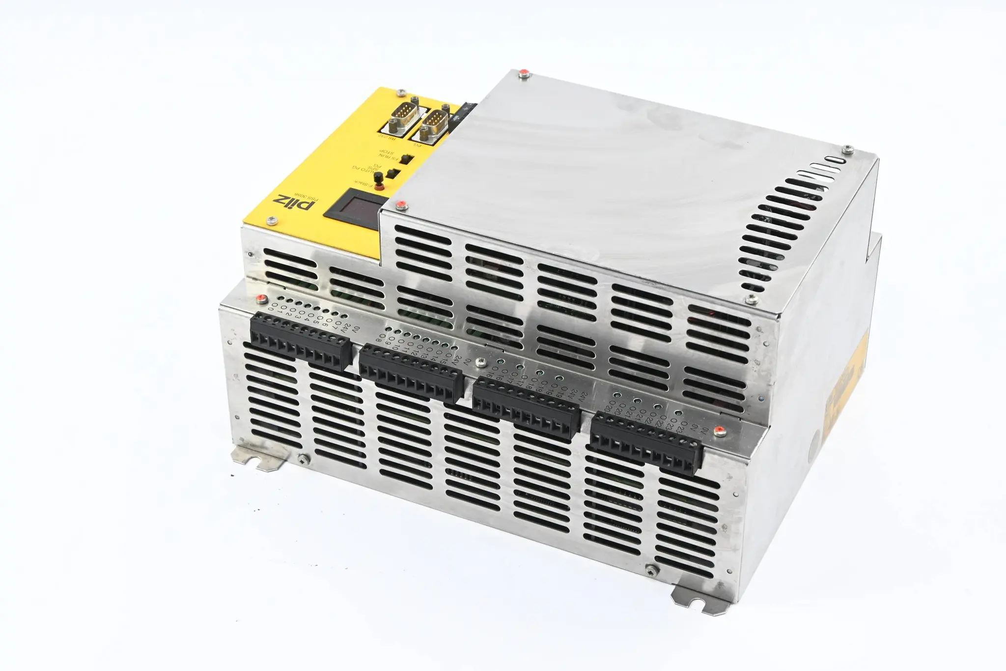 Produktfoto 1 von Pilz Sicherheitssteuerung PSS 3056 KO 32E/24A Fail-Safe ( 301300 )
