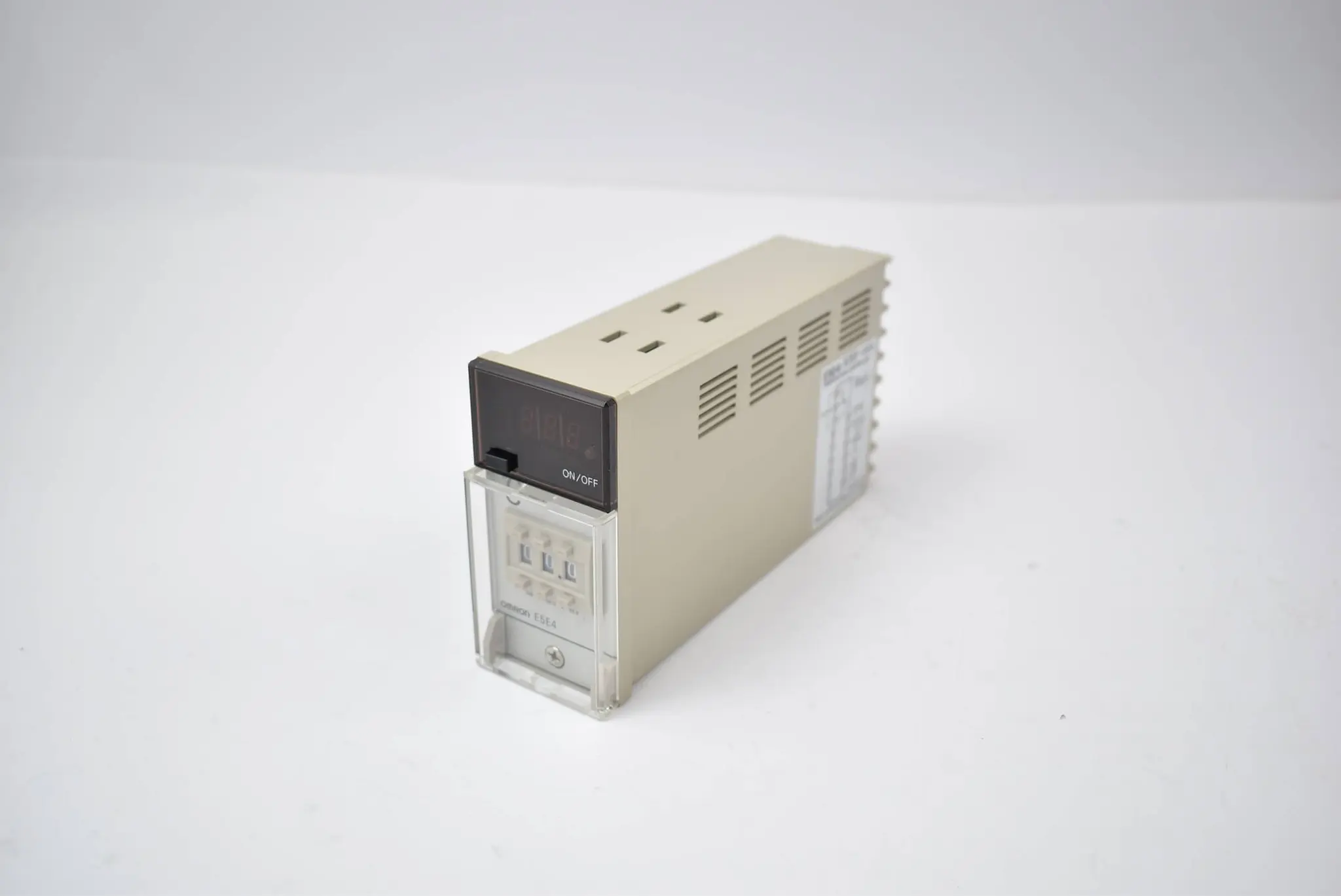 Produktfoto 1 von Omron Temperature Controller E5E4-R20P-DIN 0-99.9 °C AC 110/120 / 220/240 V
