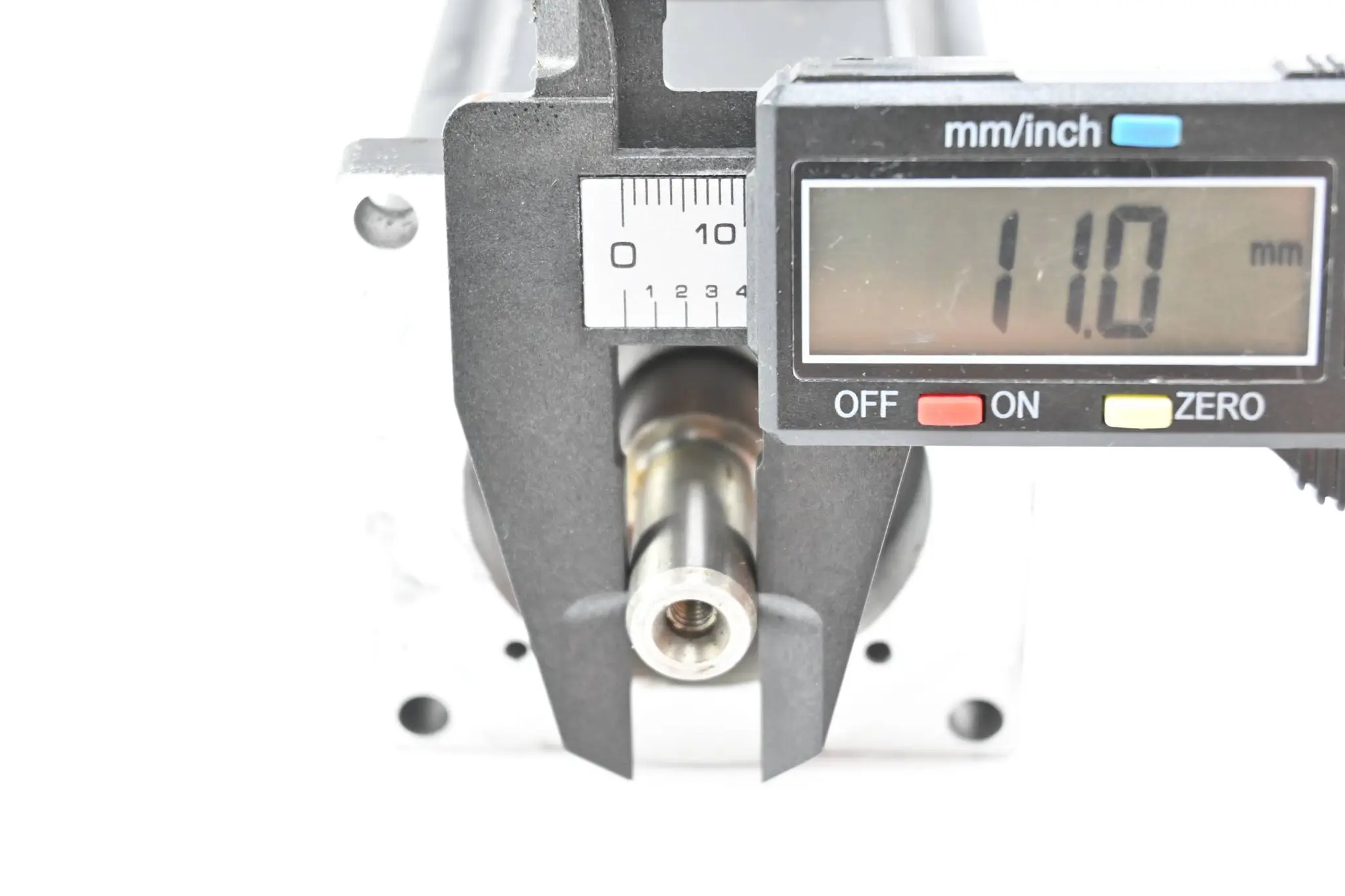 Produktfoto 1 von Lenze Servomotor MCS 06I41-RS0B0-A11N-ST500N-R2SU ( 13206393 )