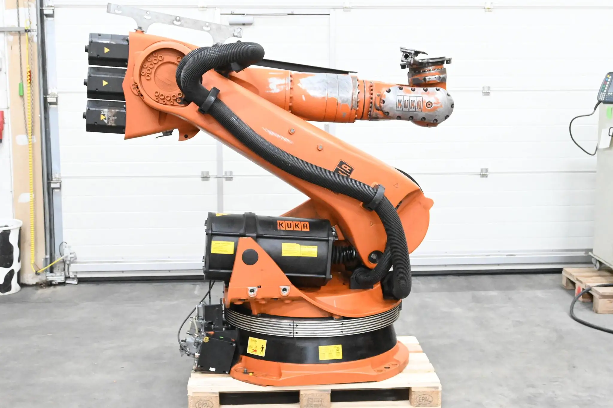 Produktfoto 1 von Kuka Industrieroboter KR 180 L150-2 2000 ( 0000122538 )