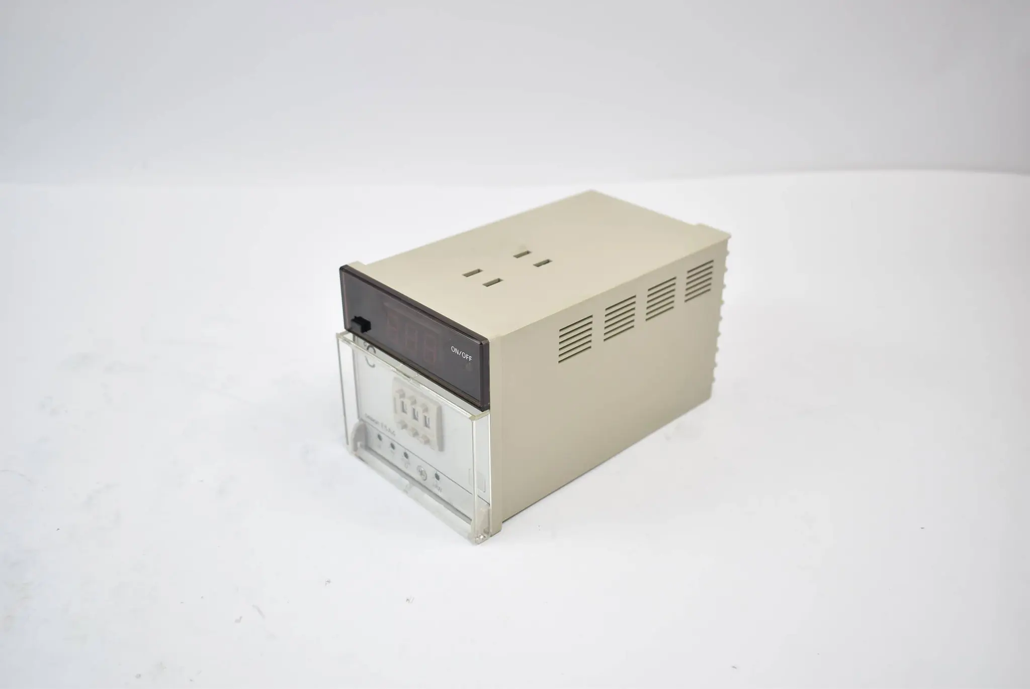 Produktfoto 1 von Omron Temperature Controller E5A4-R90J DIN 0-399°C AC110/120 / 220/240V