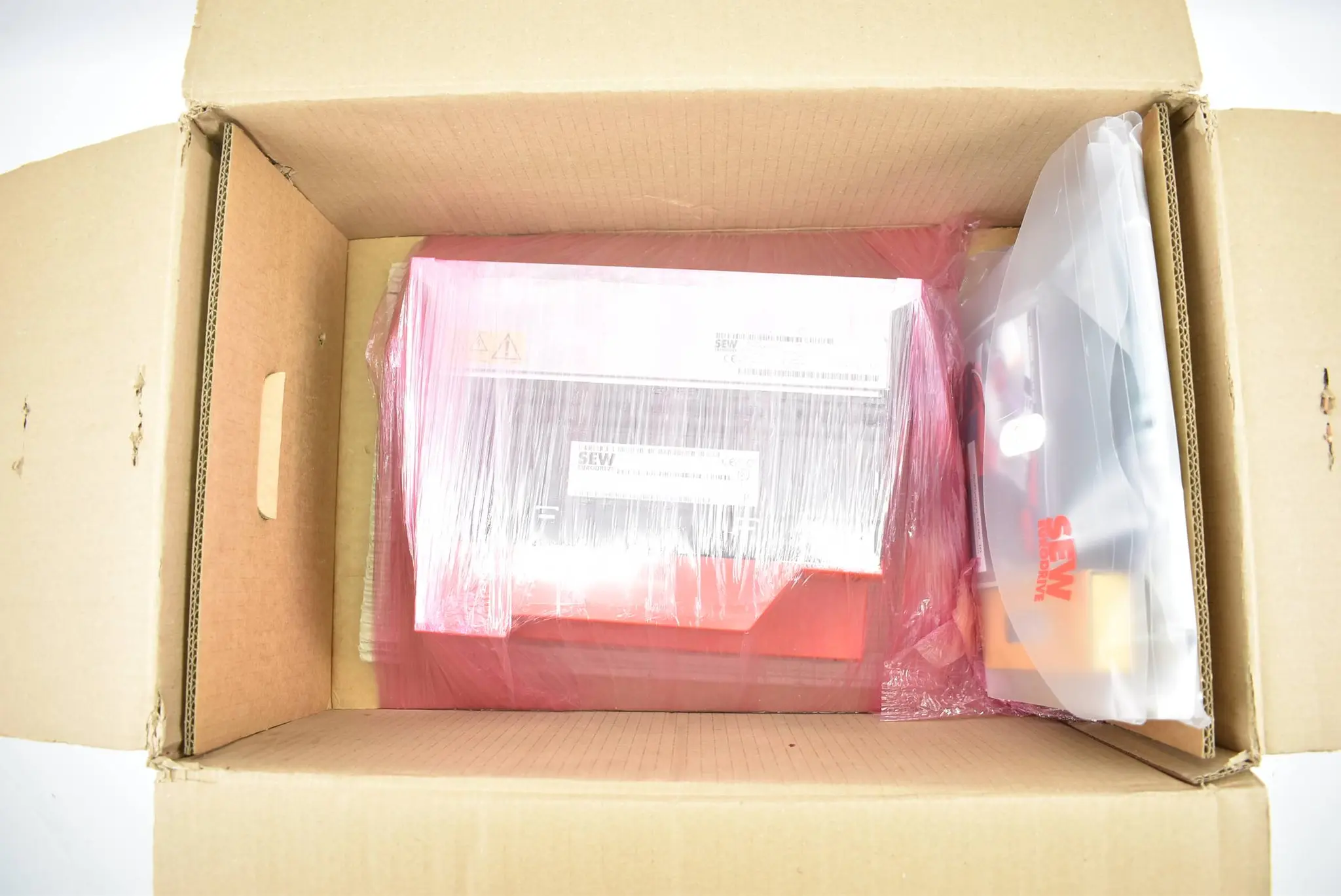 Produktfoto 1 von SEW eurodrive Umrichter MDX61B0040-5A3-4-0T / DIP11B inkl. MDX60A0040-5A3-4-00