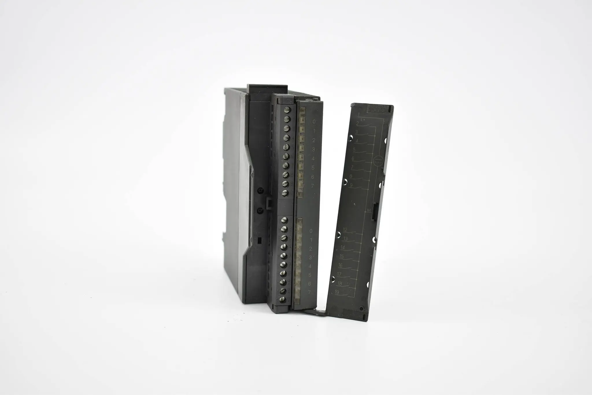 Produktfoto 1 von Siemens simatic S7-300 digital 6ES7 321-1BH02-0AA0 ( 6ES7321-1BH02-0AA0 ) E5