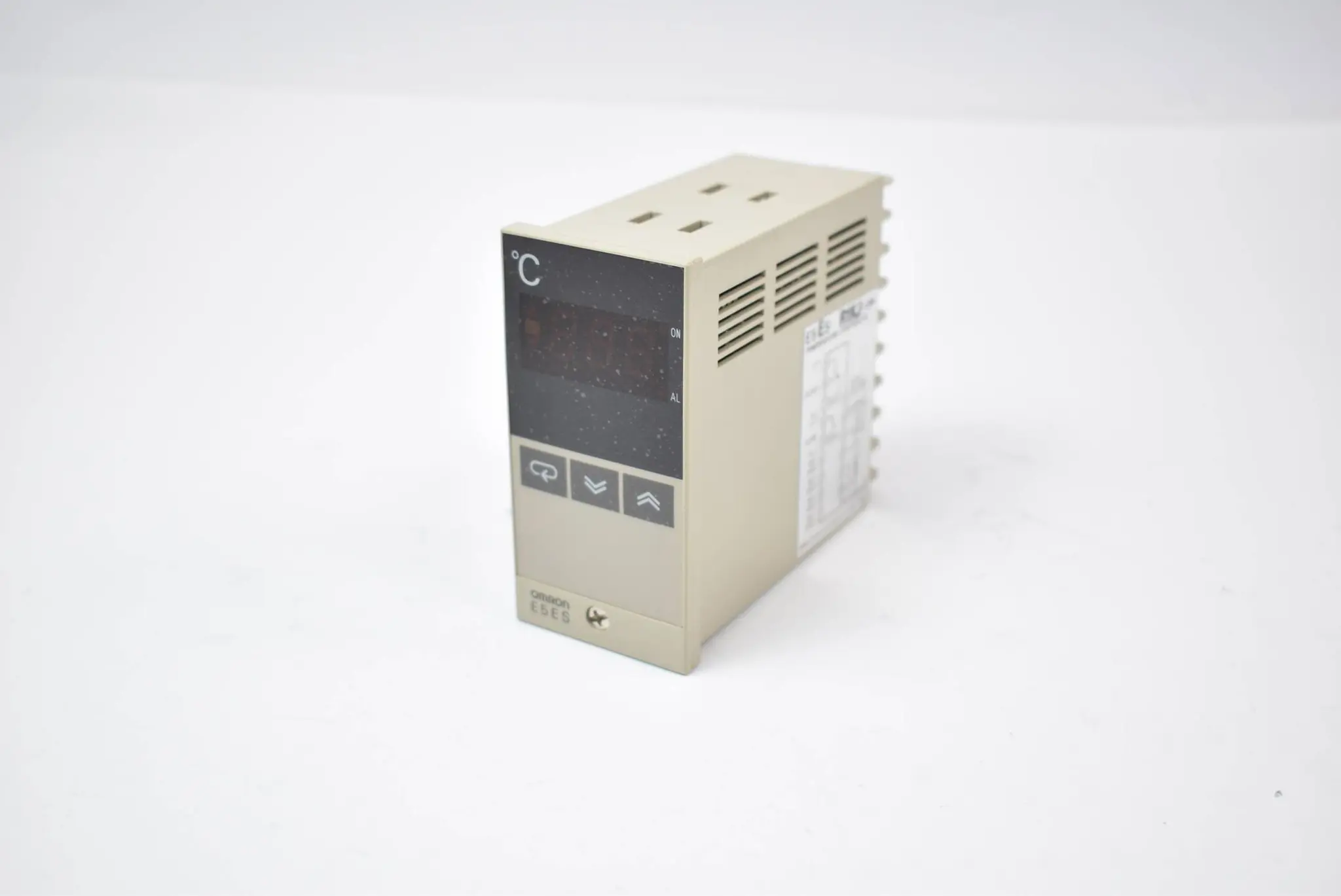 Produktfoto 1 von Omron Temperature Controller E5ES-R1KJ DIN Multi-Range100/110/120,200/220/240VAC