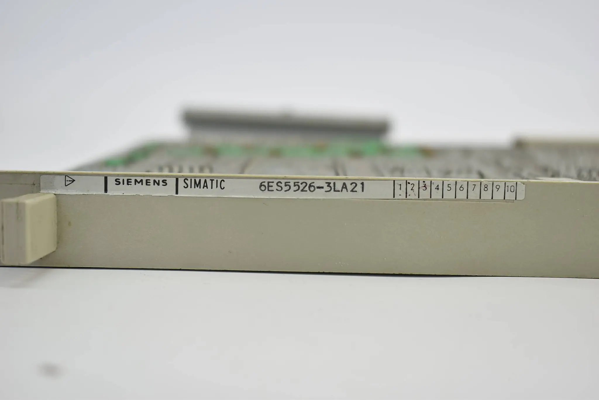 Produktfoto 1 von Siemens simatic Erweiterungsbaugruppe DP 526 6ES5 526-3LA21 ( 6ES5526-3LA21 )