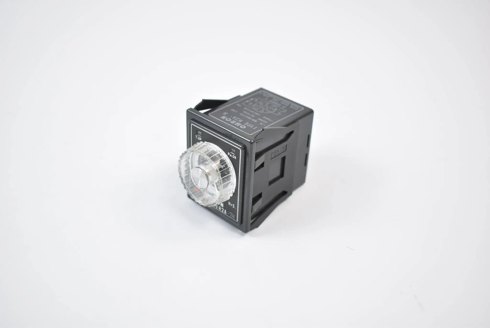 Produktfoto 1 von Omron Motor Driven Timer 28h 220 VAC ( H2A-7H )