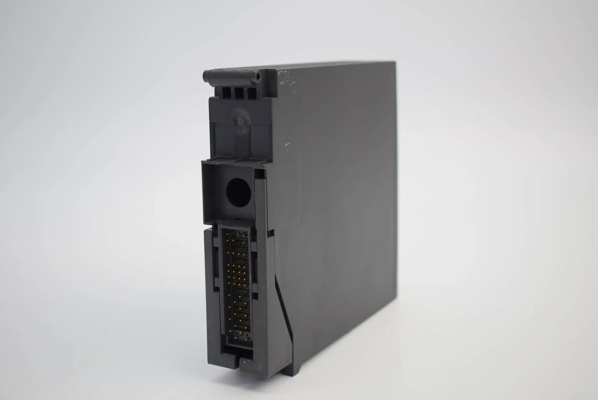 Produktfoto 1 von Siemens Simatic S7 6ES7138-7AA00-0AA0 ( 6ES7 138-7AA00-0AA0 )