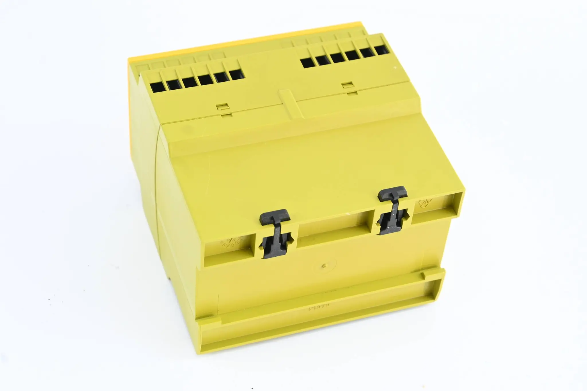 Produktfoto 1 von Pilz Sicherheitsschaltgerät PNOZ 2VQ 24VDC 3n/o 1n/c 2n/o t ( 774013 )