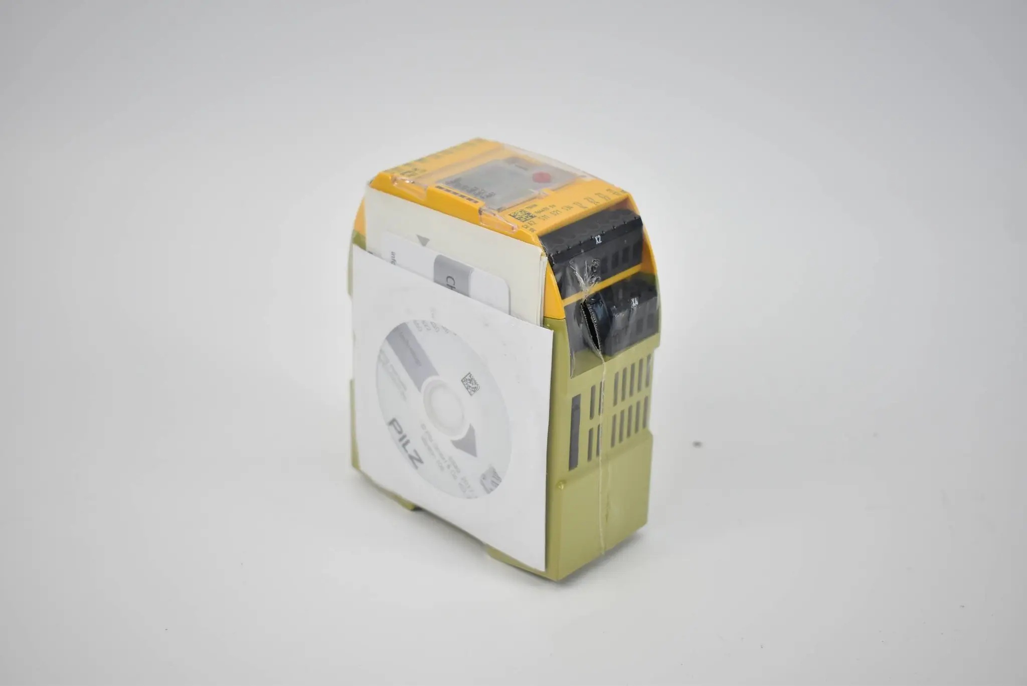Produktfoto 1 von Pilz PNOZ s30 Sicherheitsschaltgerät 24-240VACDC 2 n/o 2 n/c  5,5W ( 750330 )