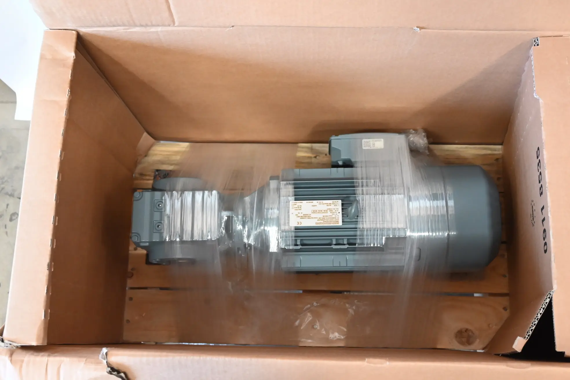 Produktfoto 1 von SEW-Eurodrive Getriebemotor SA57 DRN100L4/BE5/TF ( SA57DRN100L4/BE5/TF )