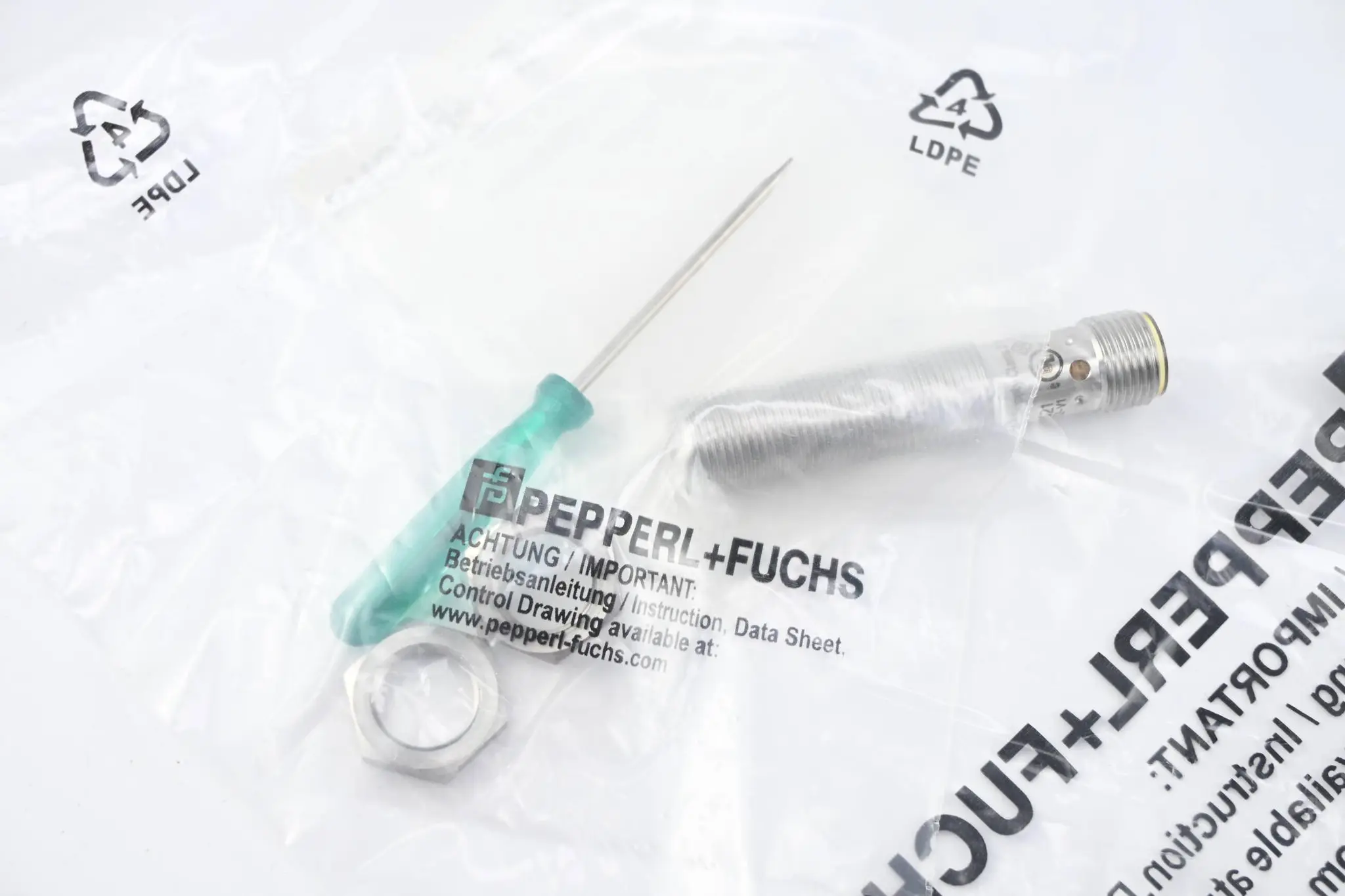 Produktfoto 1 von Pepperl + Fuchs kapazitiver Sensor CBB4-12GH60-E2-V1 ( 210621 )