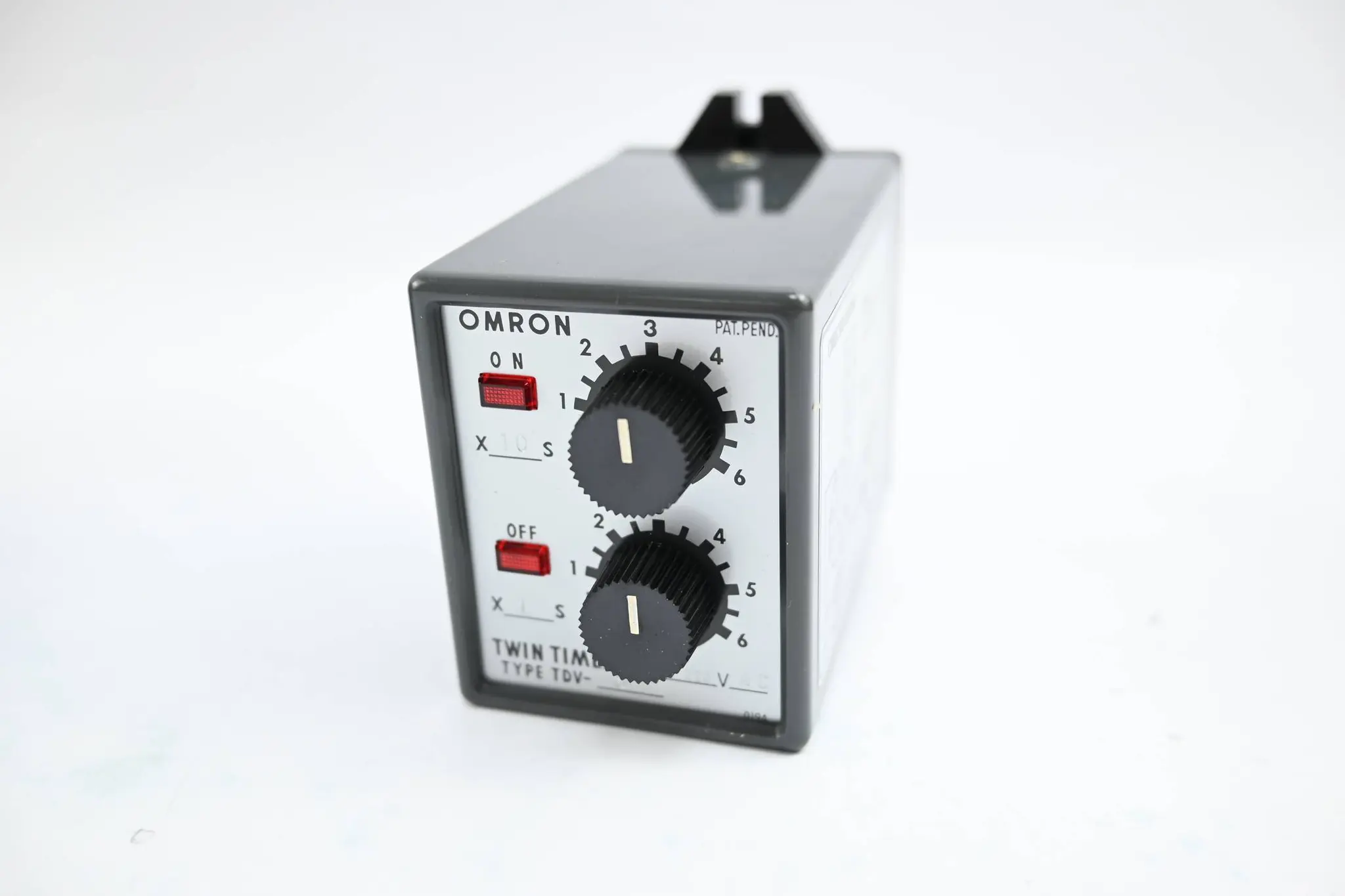 Produktfoto 1 von Omron Twin Timer On 60s Off 6s 110/220VAC ( TDV-3 )