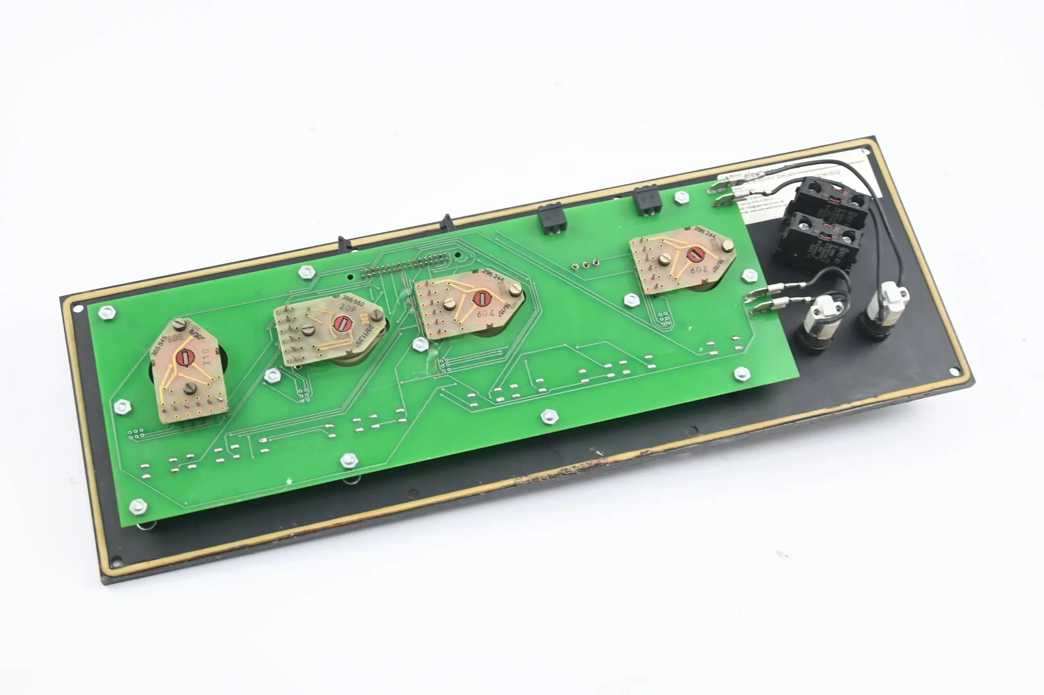 Produktfoto 1 von ADM electronic Bedientafel Sinumerik 810 2361532 Teilkomponente Modell 2361494