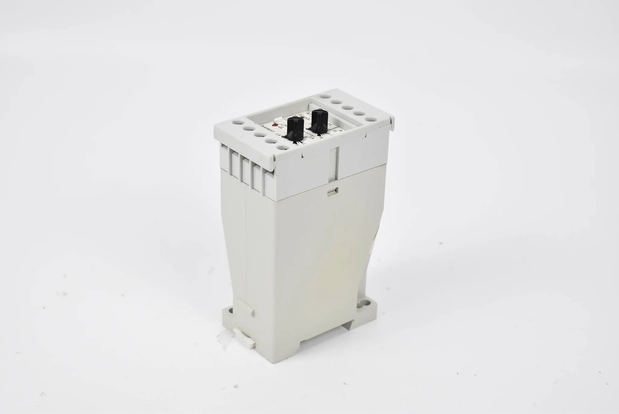 E. Dold & Söhne Frequenzrelais 8-500V 10-30Hz DC24V AA 9837.12/032 ( 0045683 )