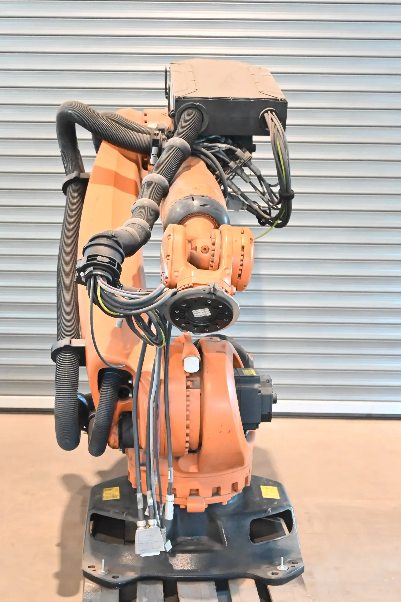 Produktfoto 1 von Kuka Industrieroboter KR 180 R2900 Prime ( 10014484 ) + KRC4 11013095 )