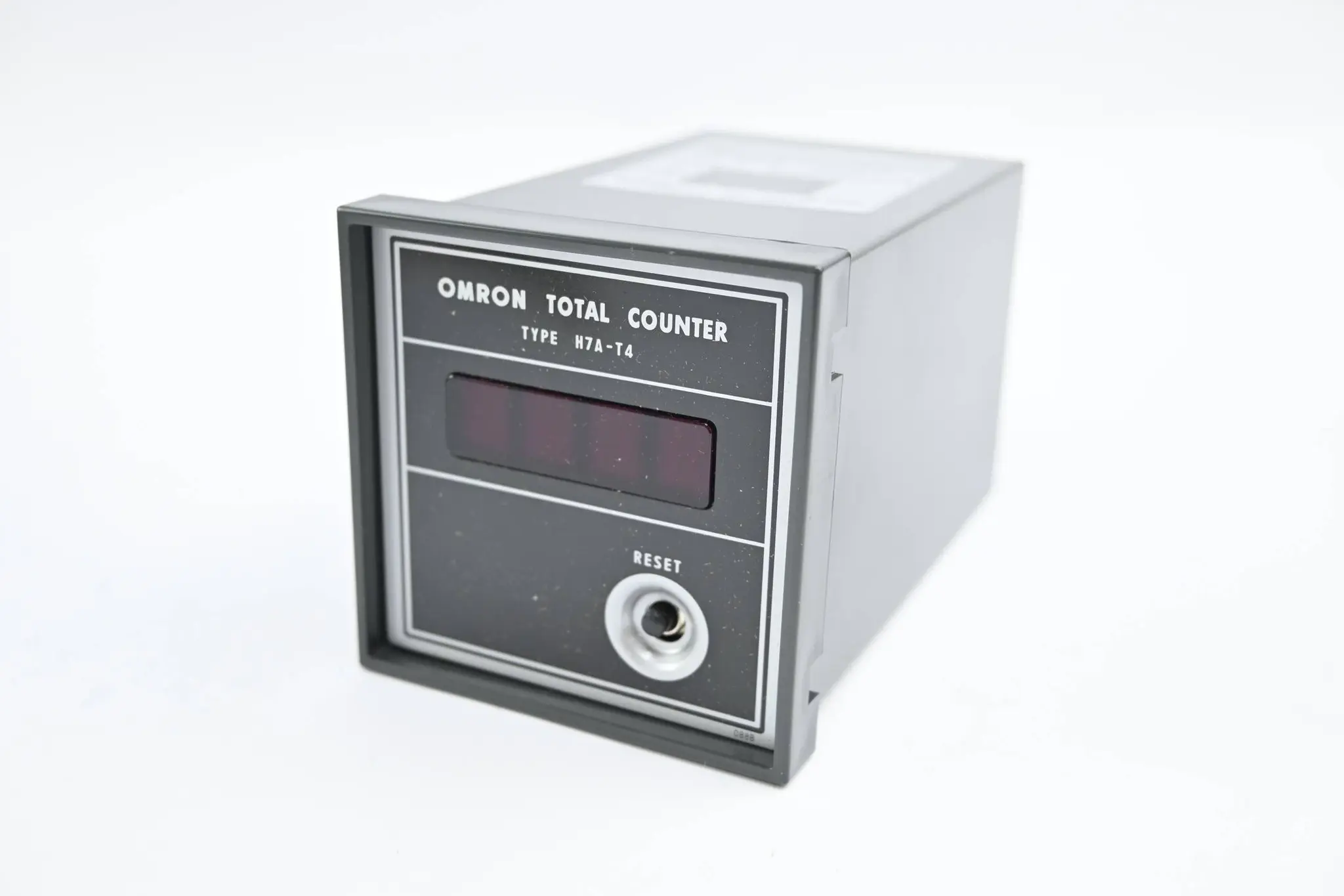 Produktfoto 1 von Omron Digital Counter Digitaler Zähler 9999 110/220 VAC ( H7A-T4 )