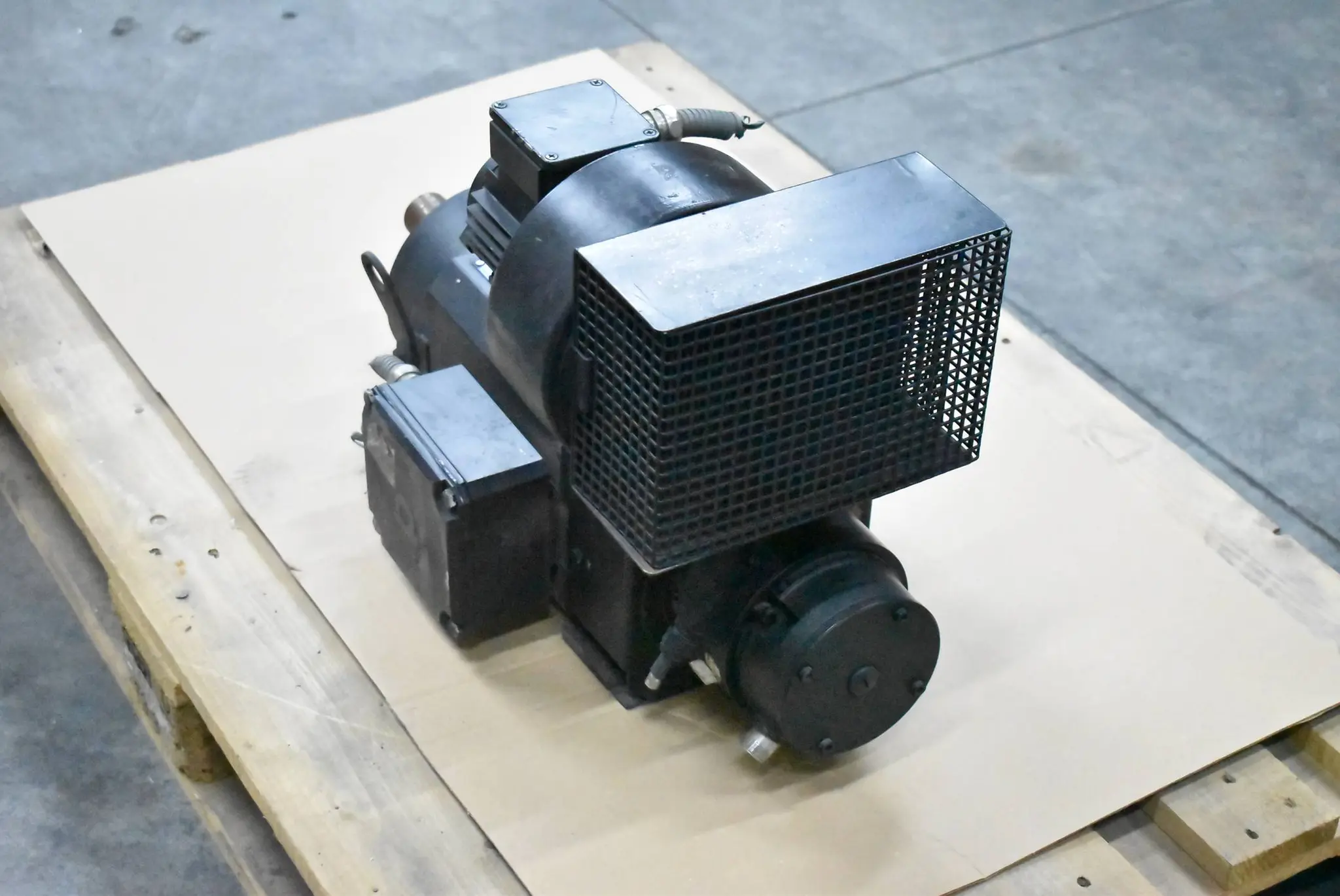 Produktfoto 1 von Baumüller Servomotor 540V 21Kw 4000rpm DSG 103 M-405 inkl. DF56-2A