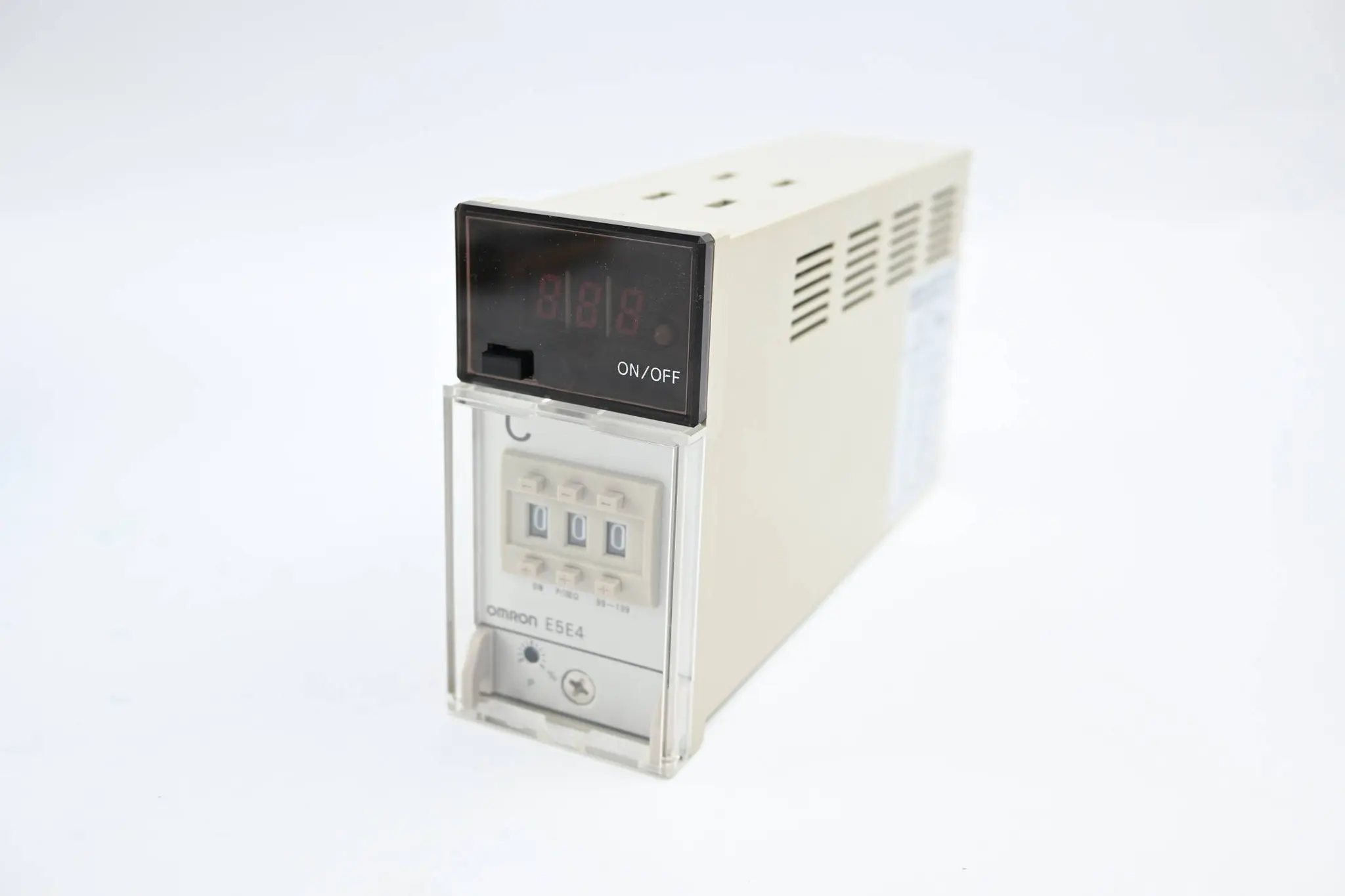 Produktfoto 1 von Omron Temperatur Controller -99/199°C 110/120/220/240 VAC ( E5E4-R90P-DIN )