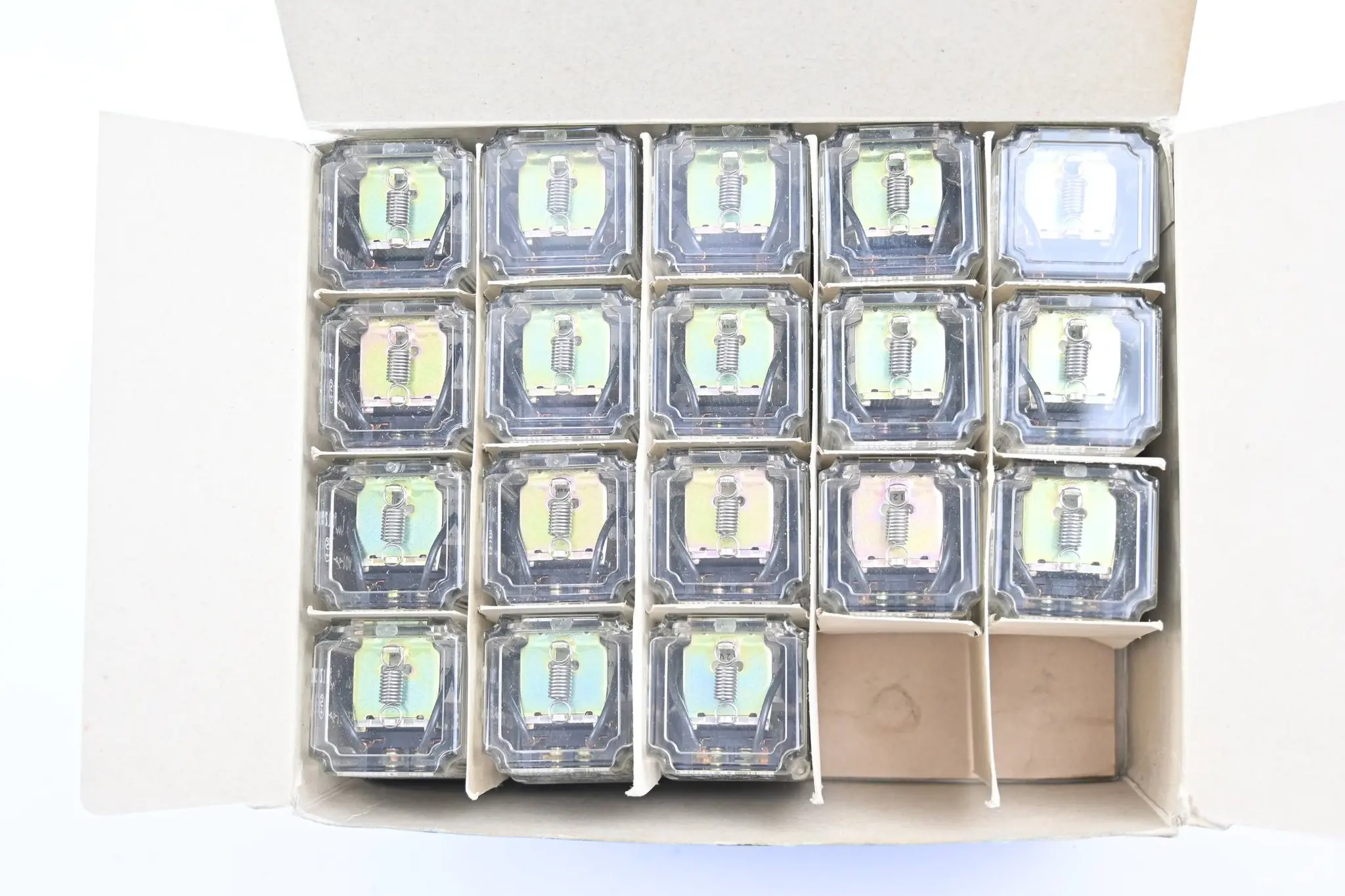 Produktfoto 1 von Omron 18 Stück Relais 12 VDC ( MK2PE-US )