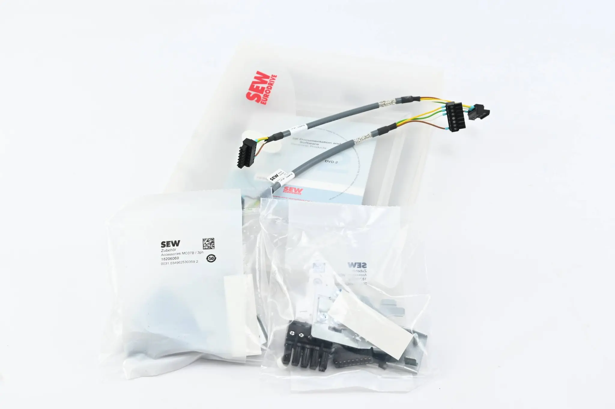 Produktfoto 1 von 2 STÜCK SEW-Eurodrive Movitrac Umrichter MC07B0011-5A3-4-00/FSC11B/DFE24B