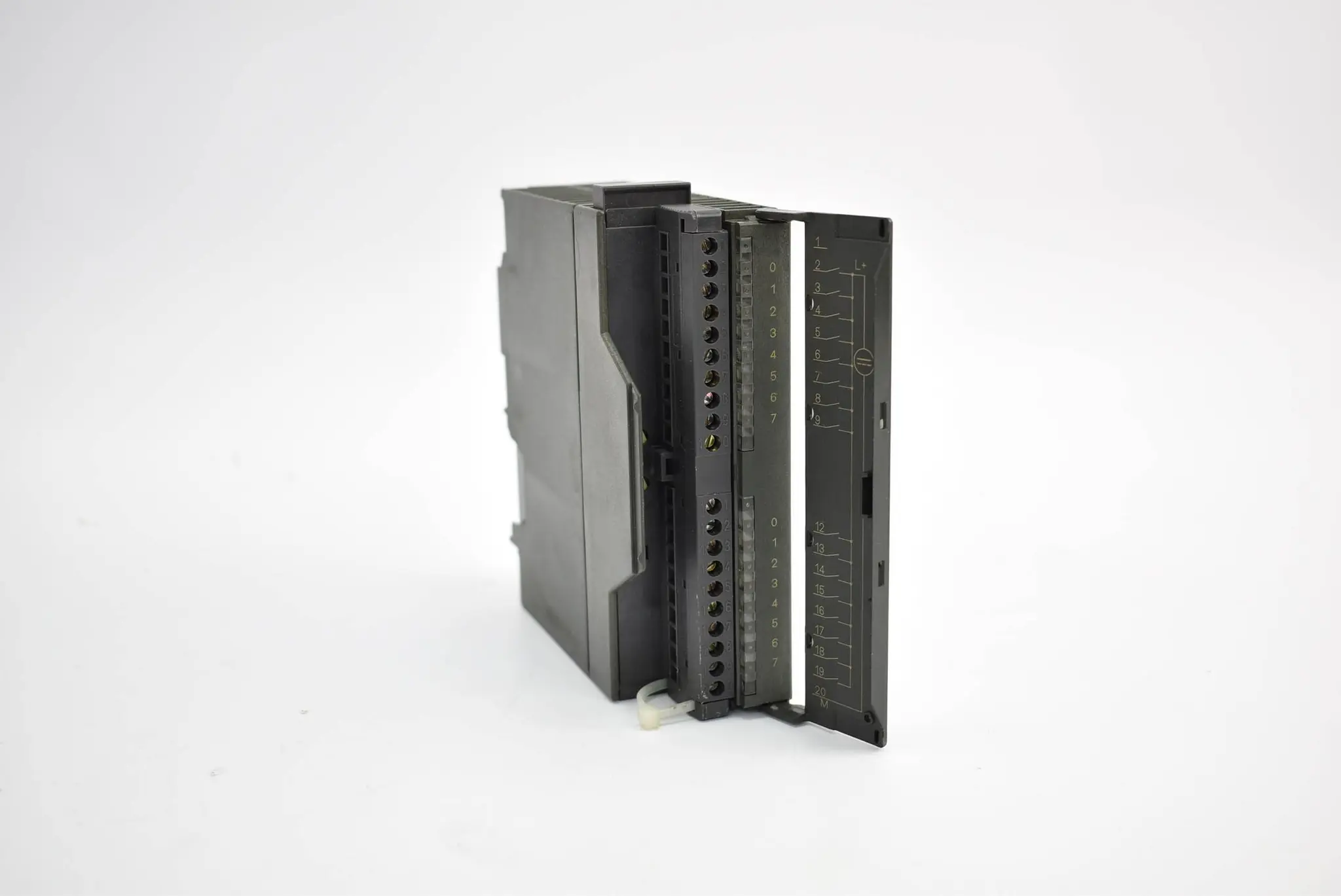 Produktfoto 1 von Siemens simatic S7-300 digital 6ES7 321-1BH02-0AA0 ( 6ES7321-1BH02-0AA0 ) E3