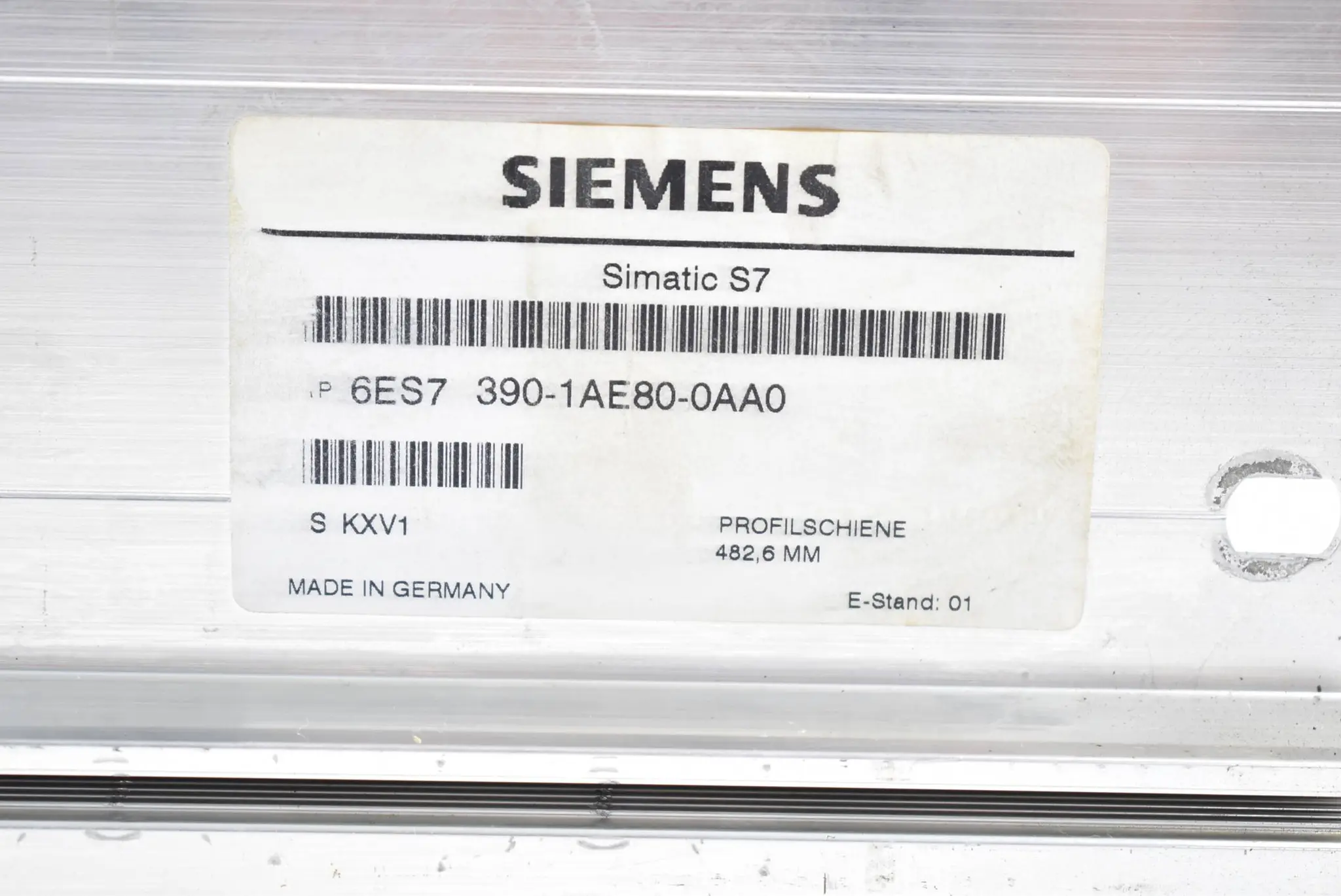 Produktfoto 1 von Siemens Simatic Profilschiene 482,6mm 6ES7390-1AE80-0AA0 ( 6ES7390-1AE80-0AA0 )