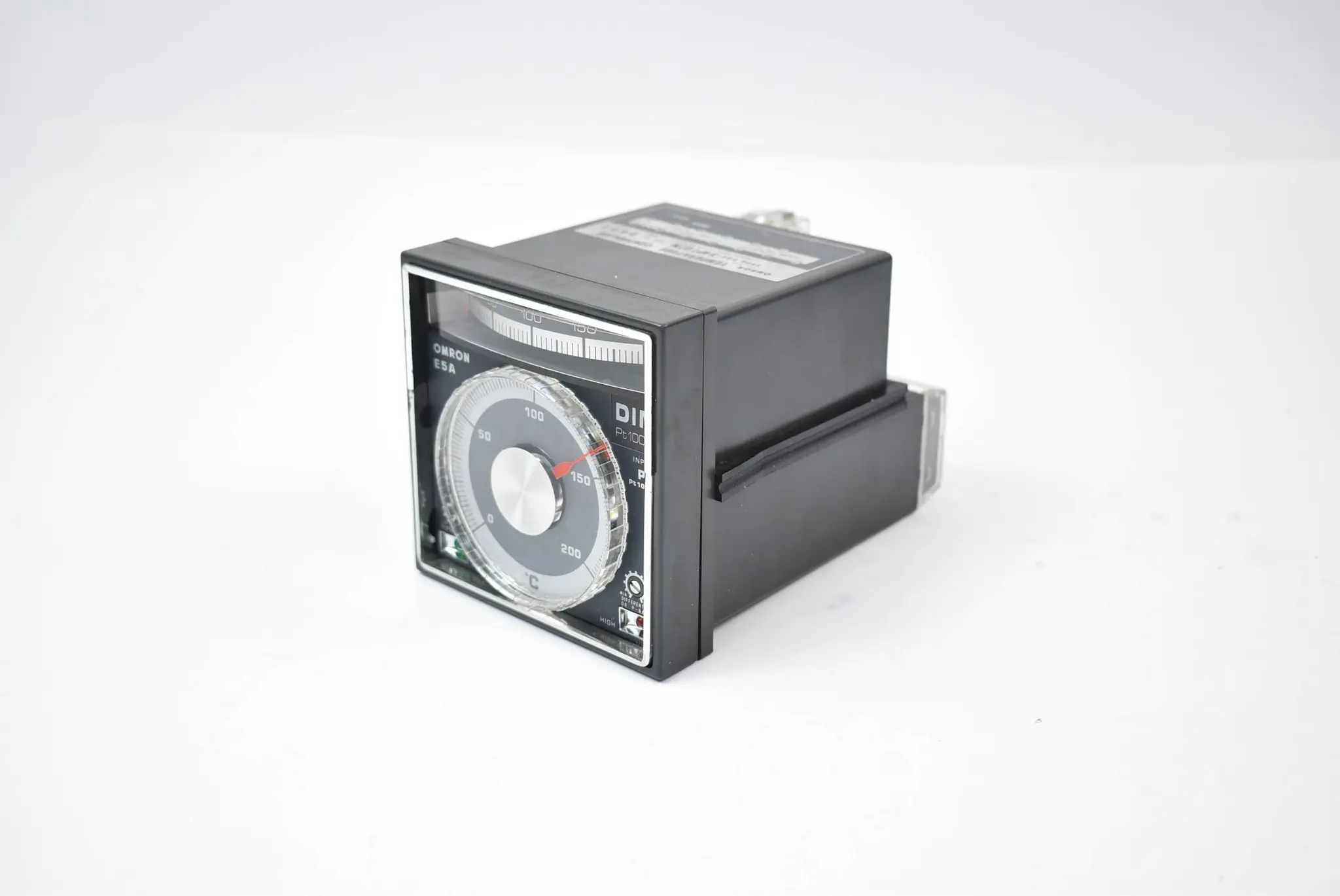 Produktfoto 1 von Omron Temperature Controller E5A-X4PTDIN 0-200°C 110 / 220 VAC
