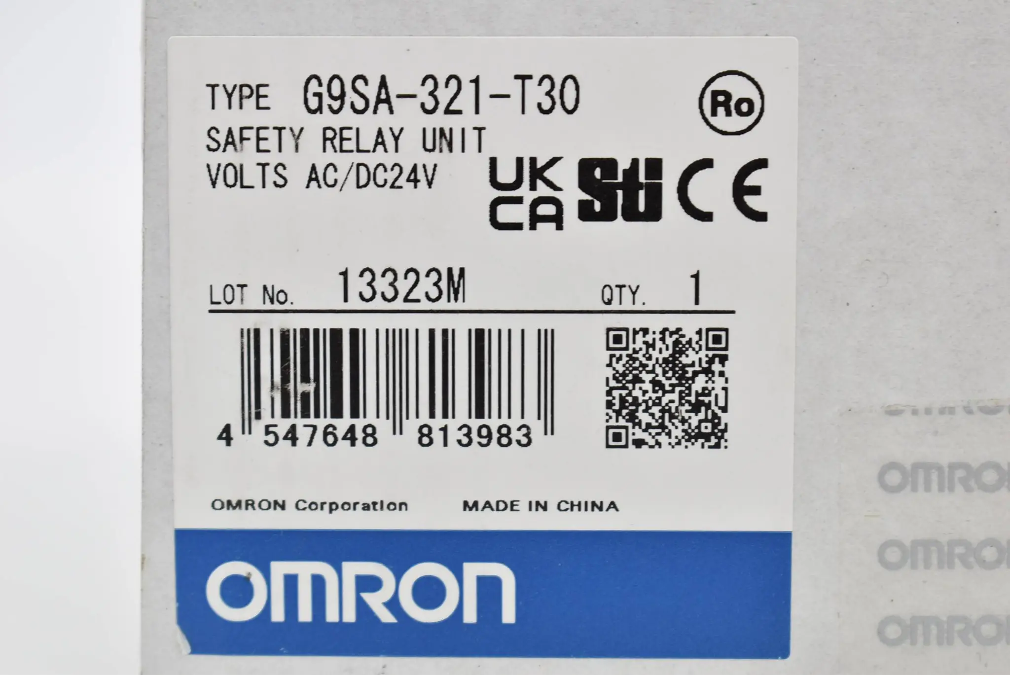 Produktfoto 1 von Omron Safety Relay Unit AC/DC24V G9SA-321-T30 ( 13323M )
