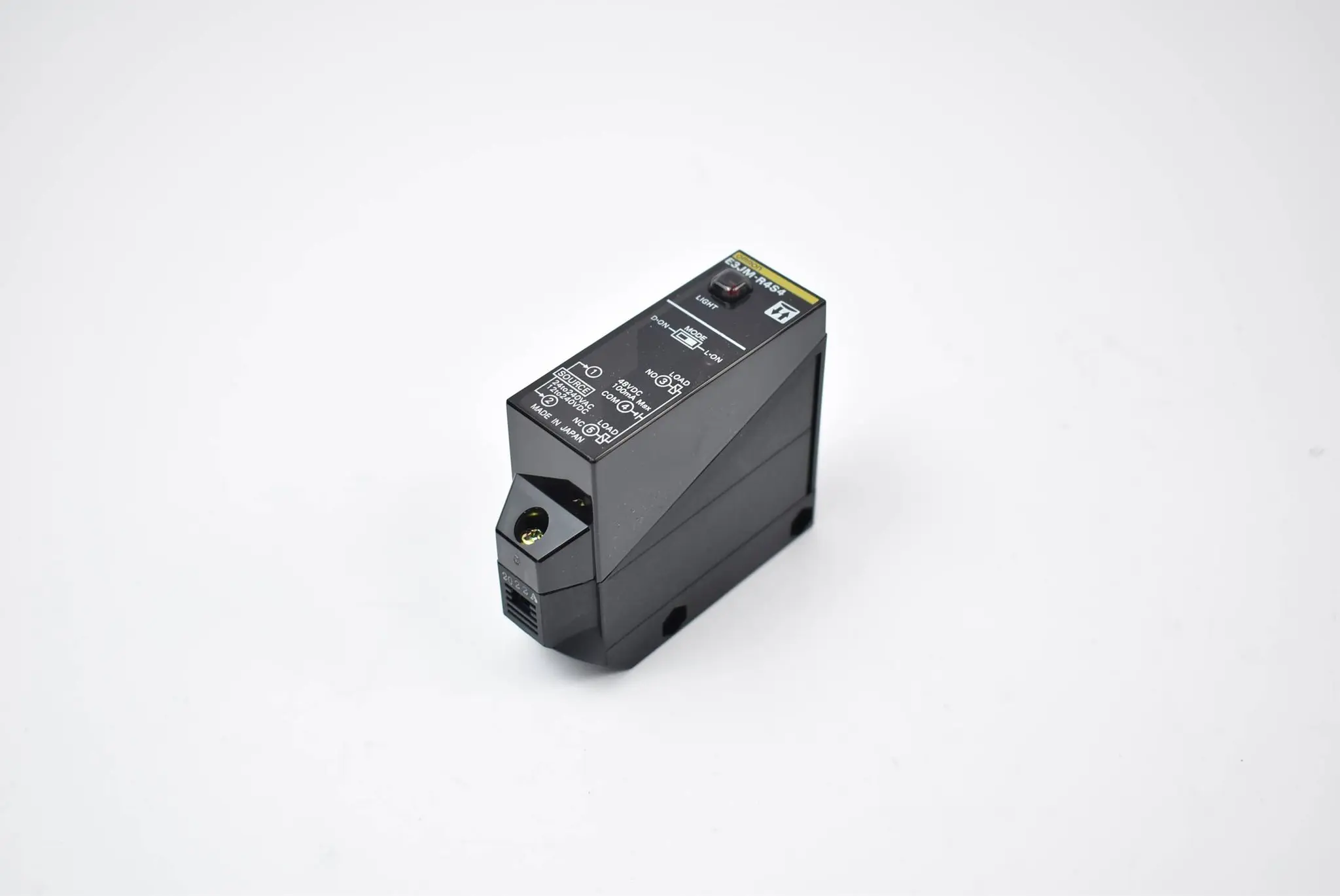 Produktfoto 1 von Omron Photoelectric Switch E3JM-R4S4 24-240 VAC 12-240 VDC