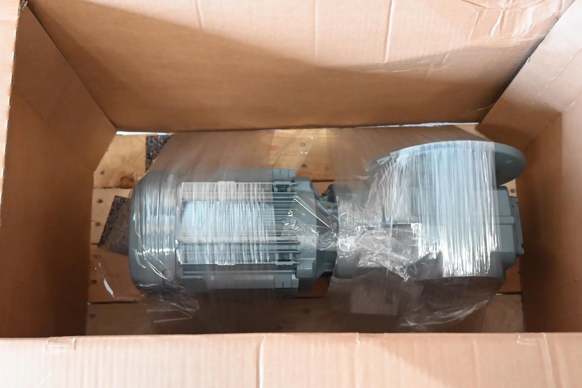 Produktfoto 1 von SEW-Eurodrive Getriebemotor KAF57 DRN100LS4/ISU/TF ( KAF57DRN100LS4/ISU/TF )