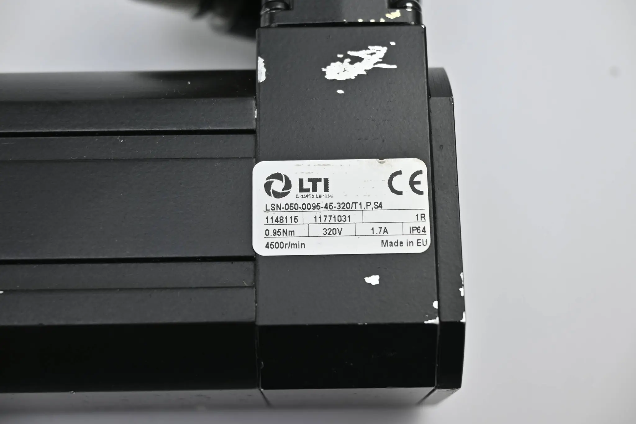 Produktfoto 1 von LTI Servomotor LSN-050-0095-45-320/T1,P,S4 ( 320V 1.7A 4500/min )