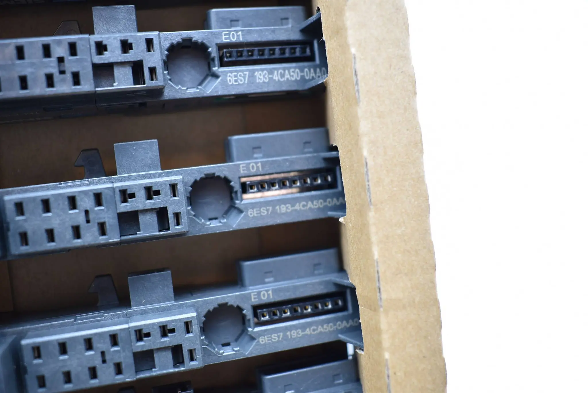 Produktfoto 1 von Siemens Simatic ET 200S 6ES7193-4CA50-0AA0 ( 6ES7 193-4CA50-0AA0 ) VE 5 Stück